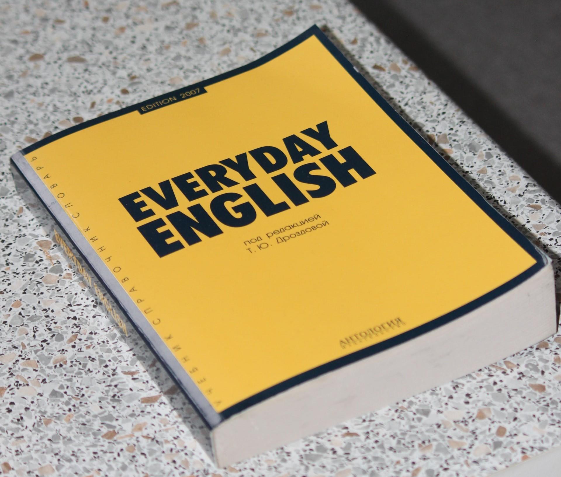 zeszyt z napisem everyday english