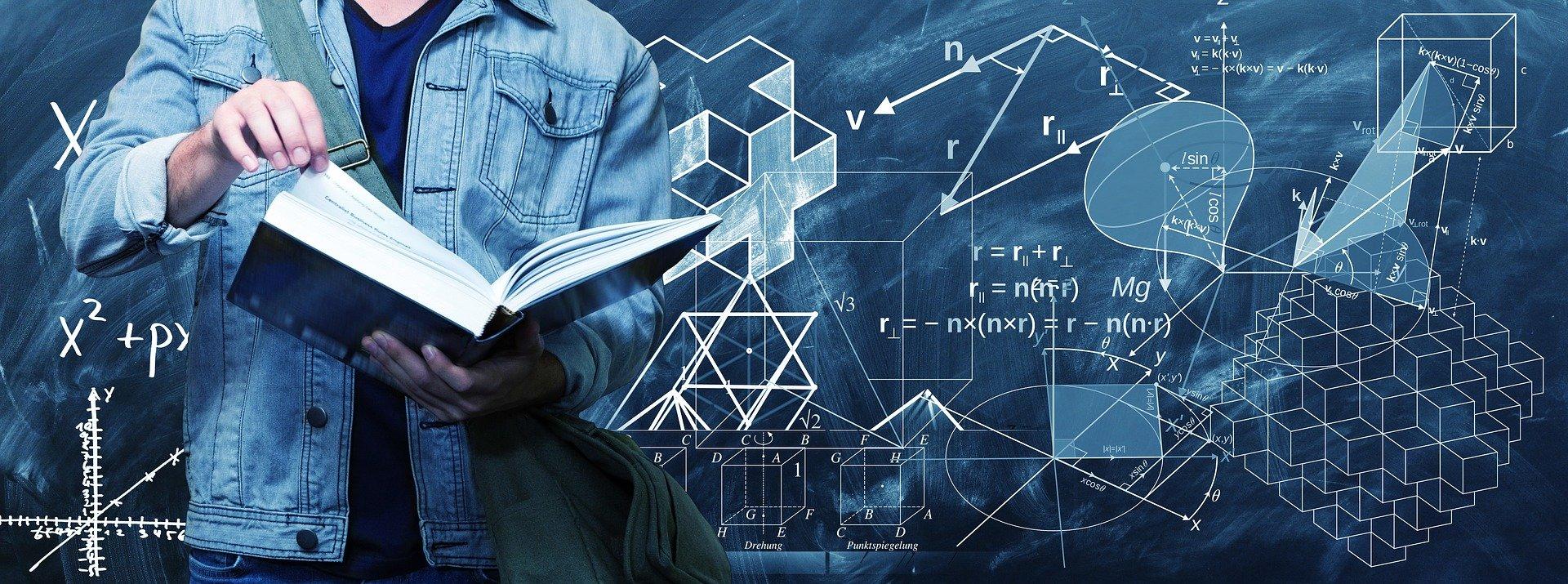 Tablica z działaniami matematycznymi.