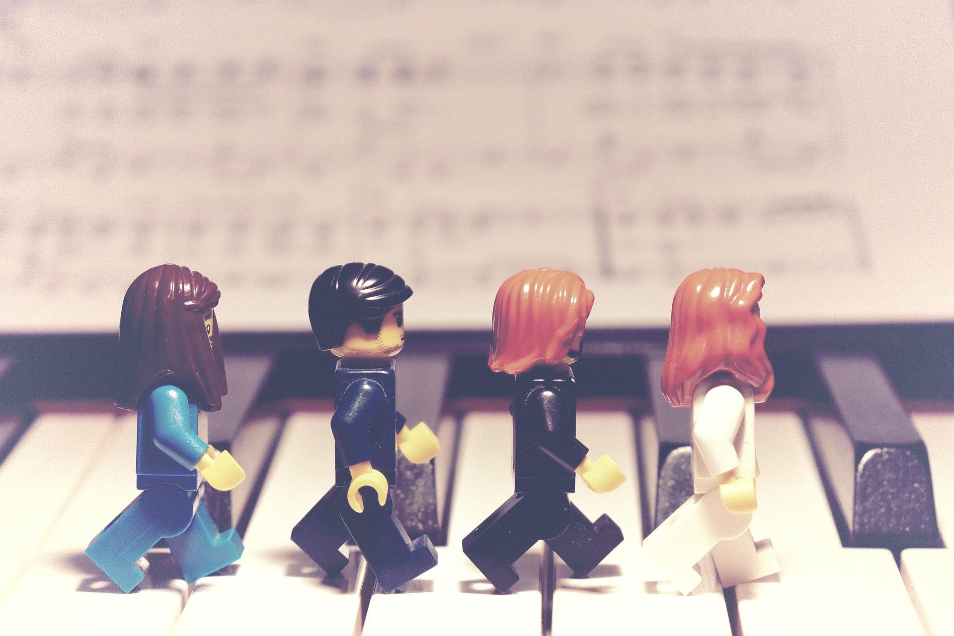 klocki lego the beatles na klawiszach pianina zapis nutowy