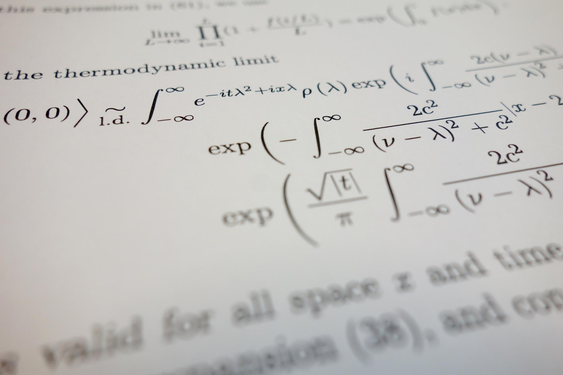 zadania matematyczne i fizyczne wydrukowane na kartce
