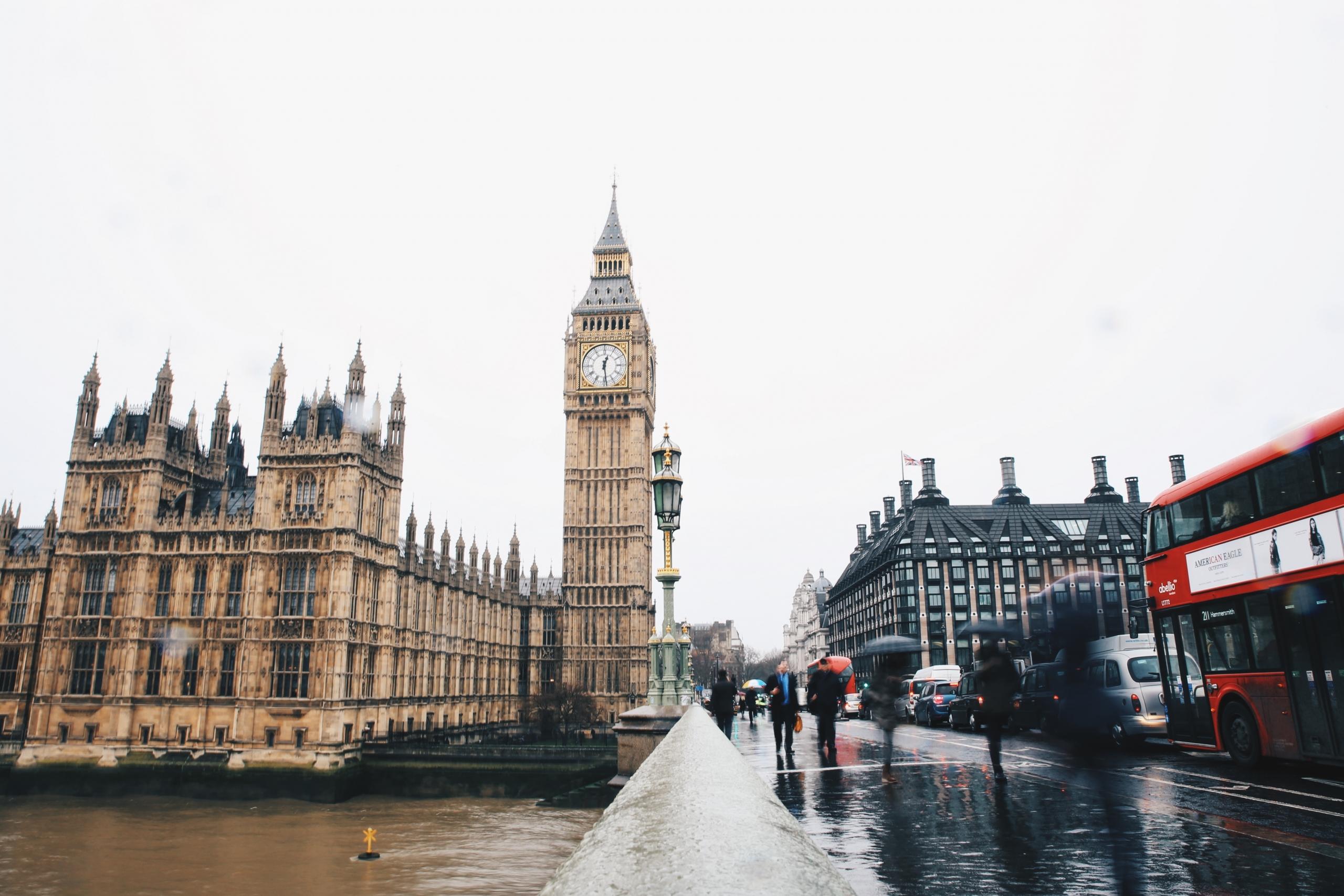 Widok na zegar Big Ben w Londynie