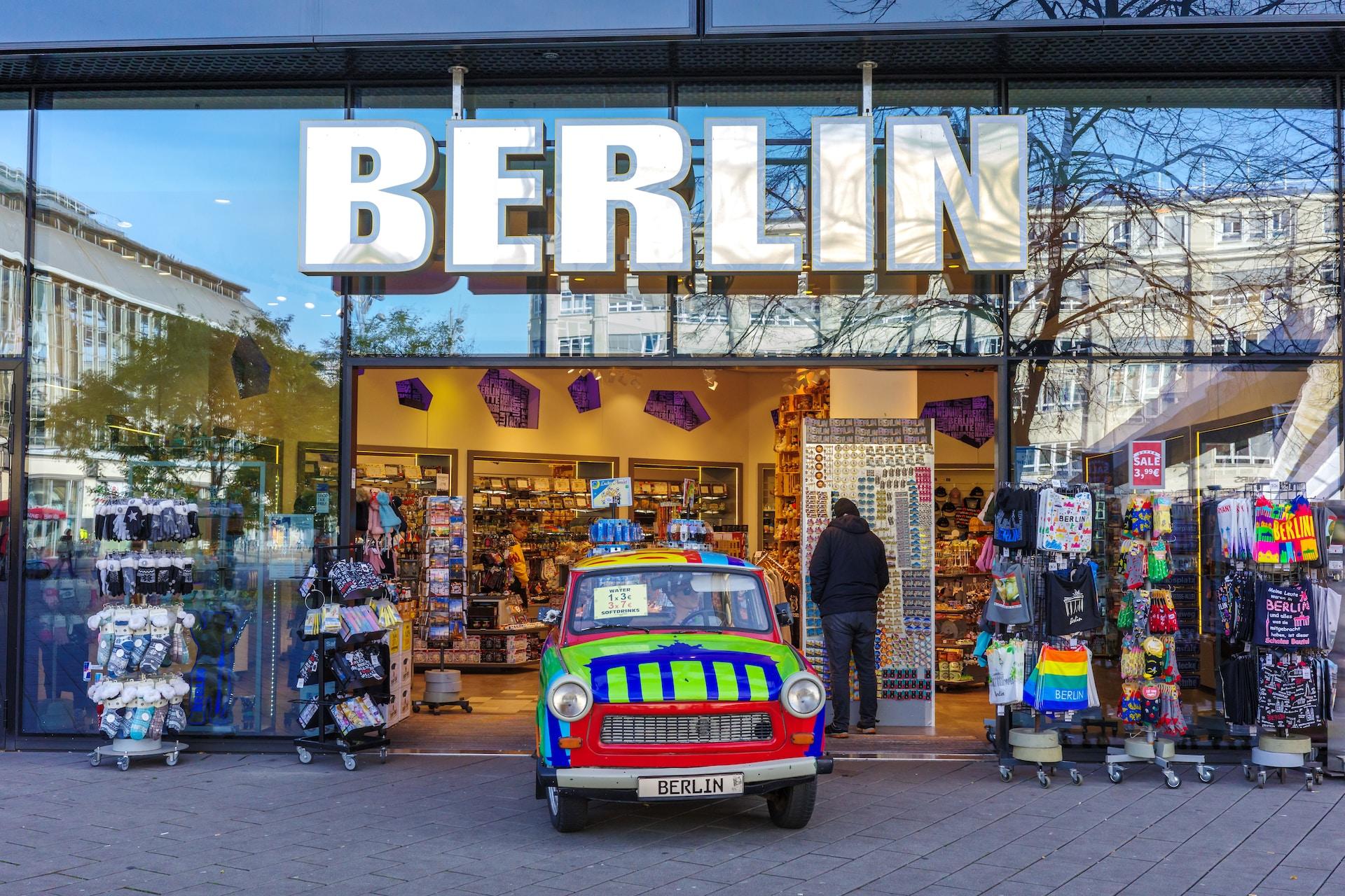 Niemcy, Berlin, sklep, samochód, zakupy.