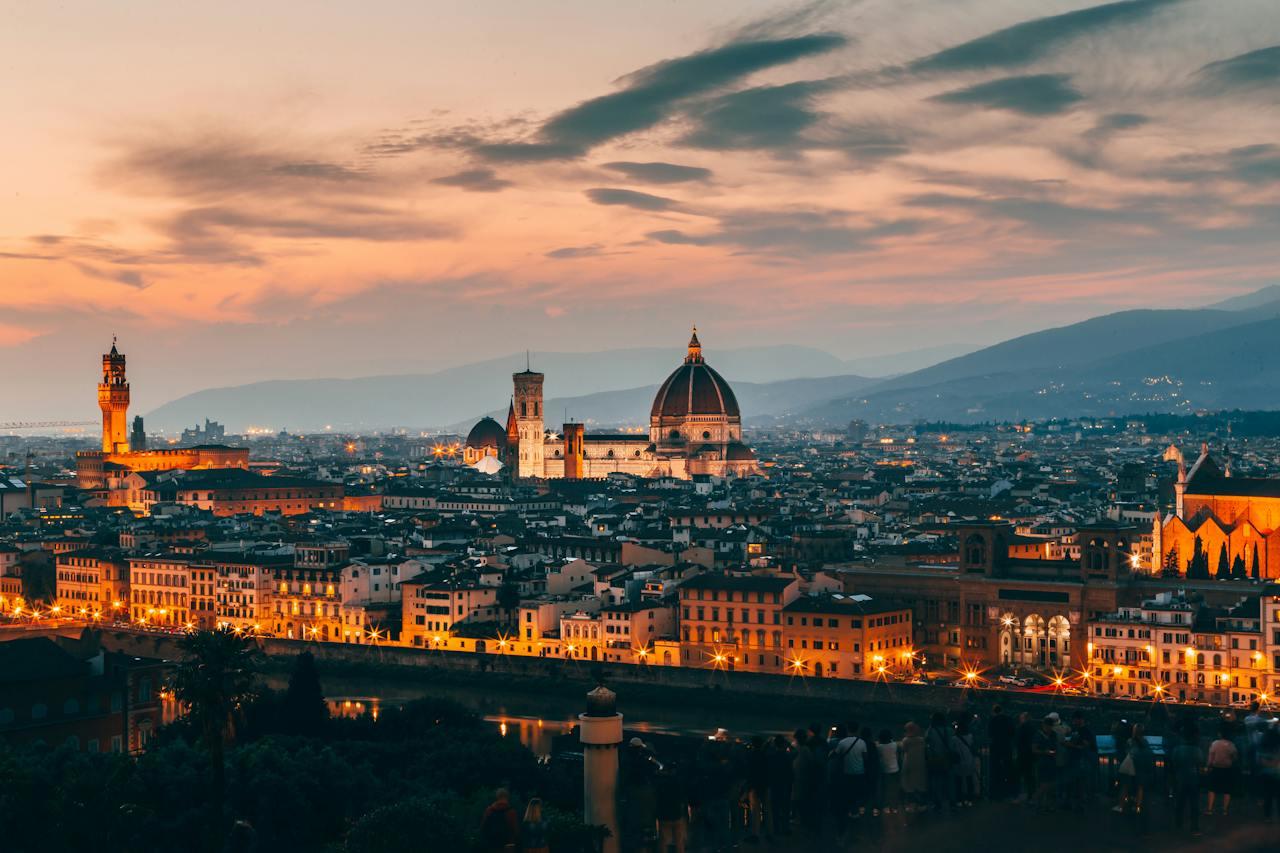 florencja, zachod słońca, lampy uliczne, panorama, katedra w tle