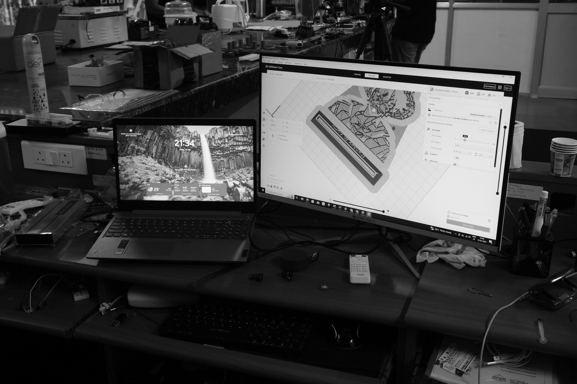 Program AutoCAD na ekranie komputerów.