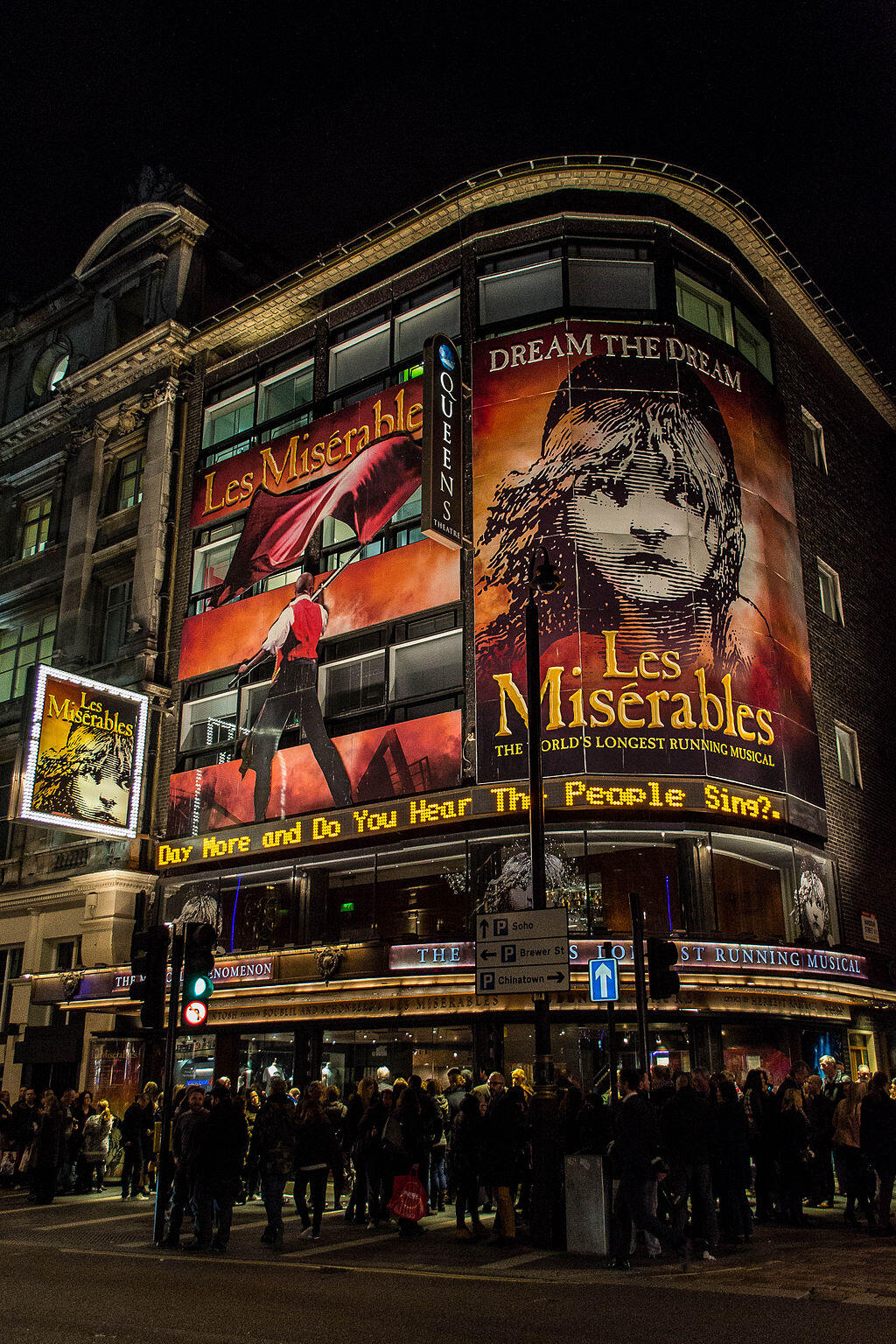 The Queen's Theatre, Londyn, Les Miserables na afiszu.