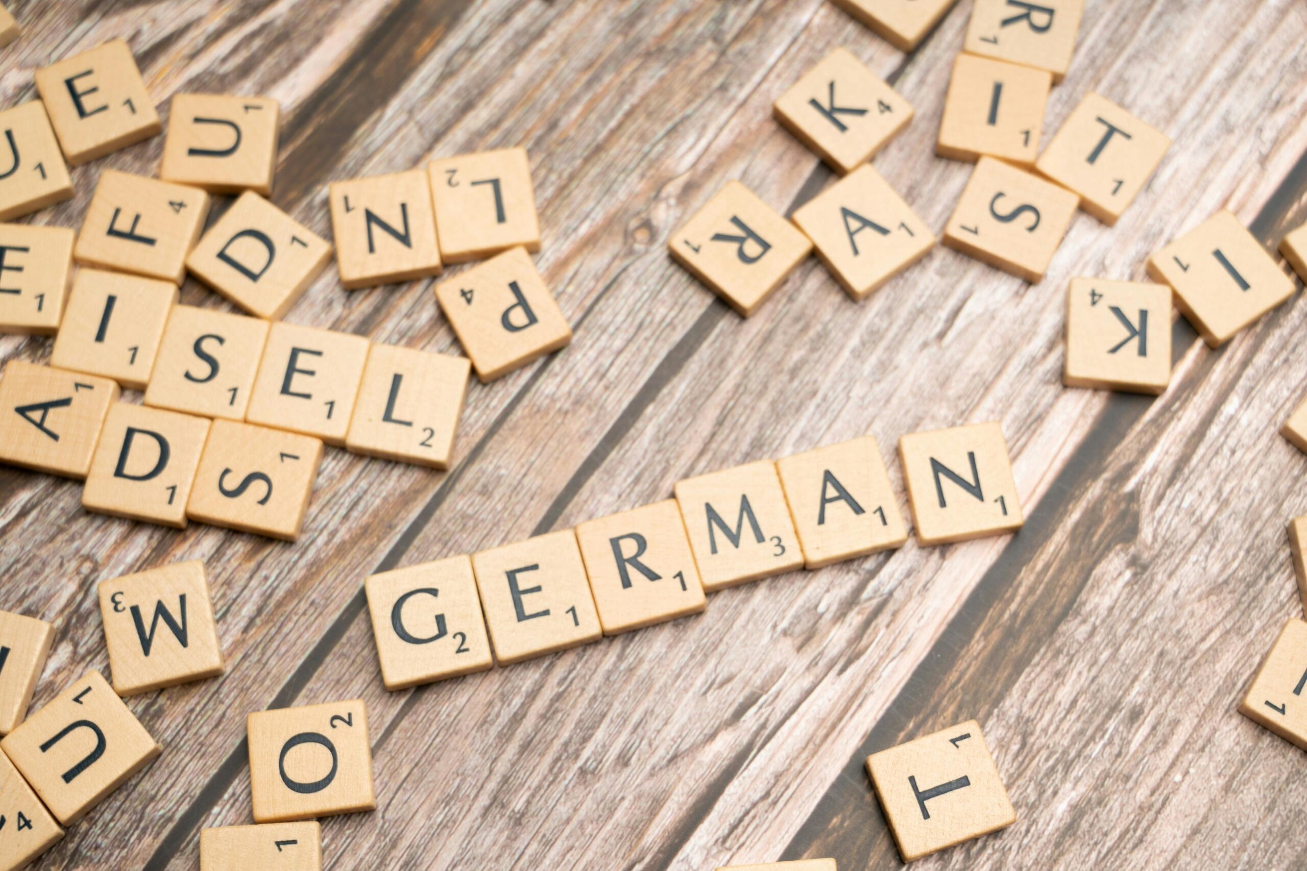 Gry do Scrabble ustawiające się w słowo German