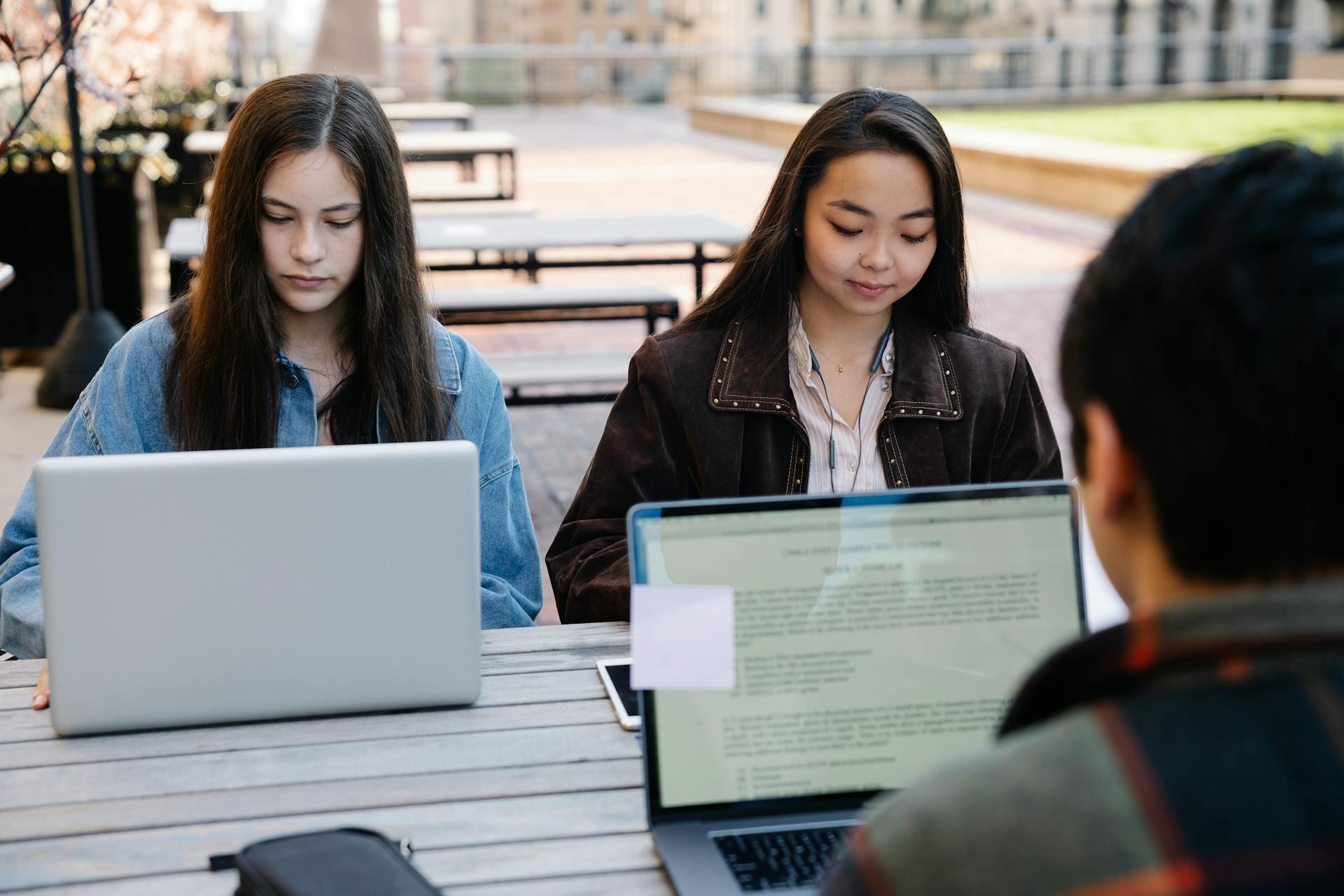 ajudar os alunos durante os exames