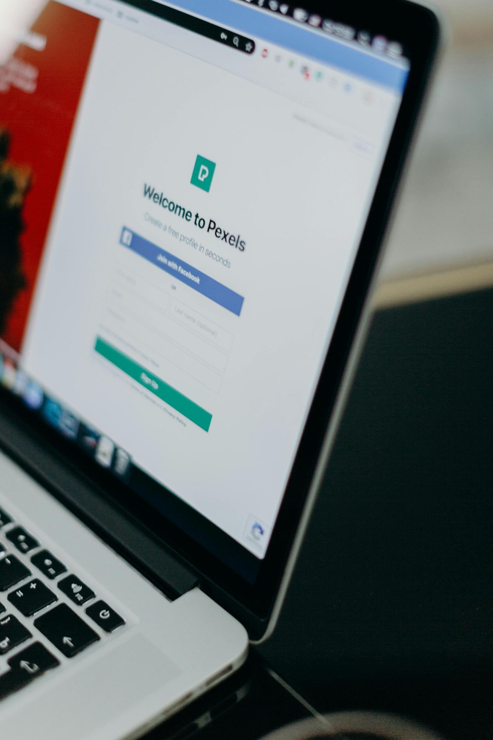 ecrã de computador com página da internet