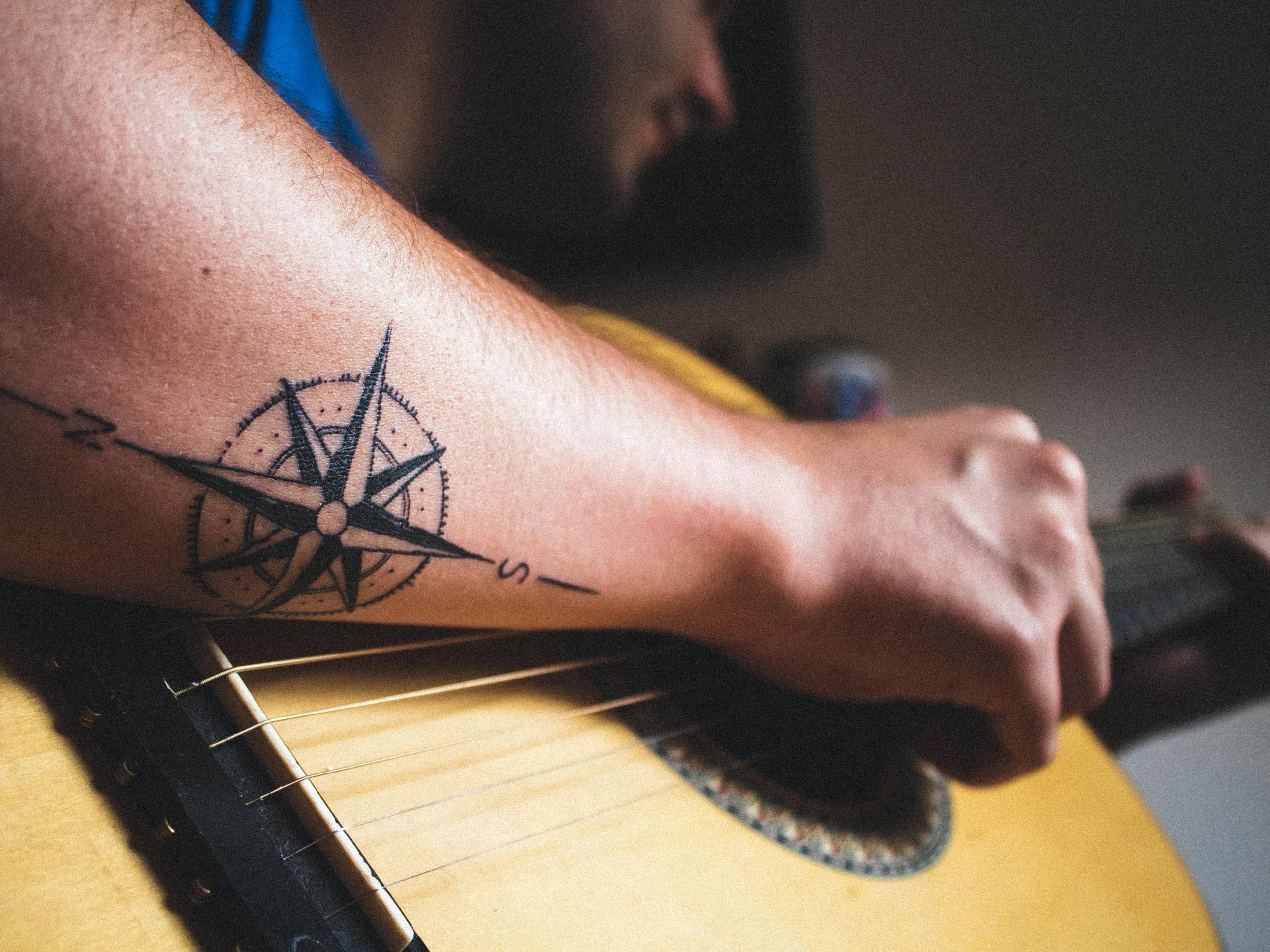 Tente tocar guitarra todos os dias