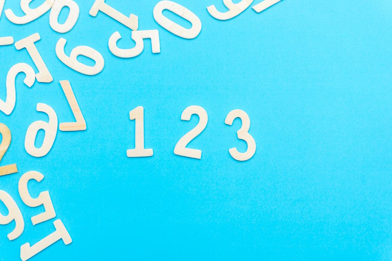 numeros fundo azul