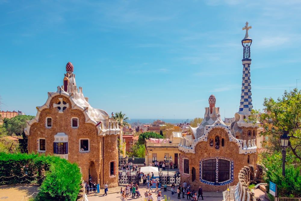A entrada do Parque Güell, em Barcelona, um dos pontos mais movimentados da cidade.