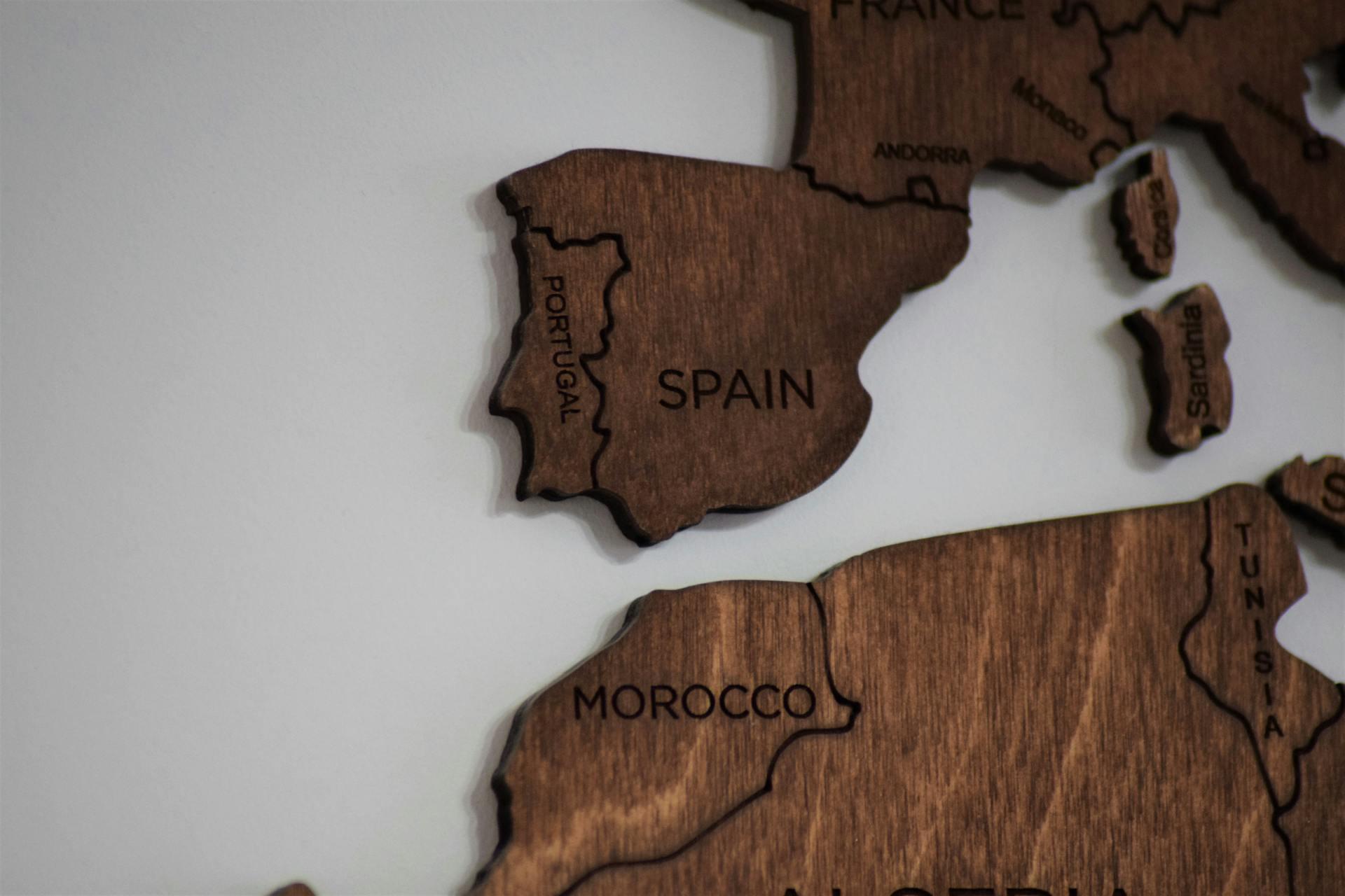 mapa de portugal em madeira