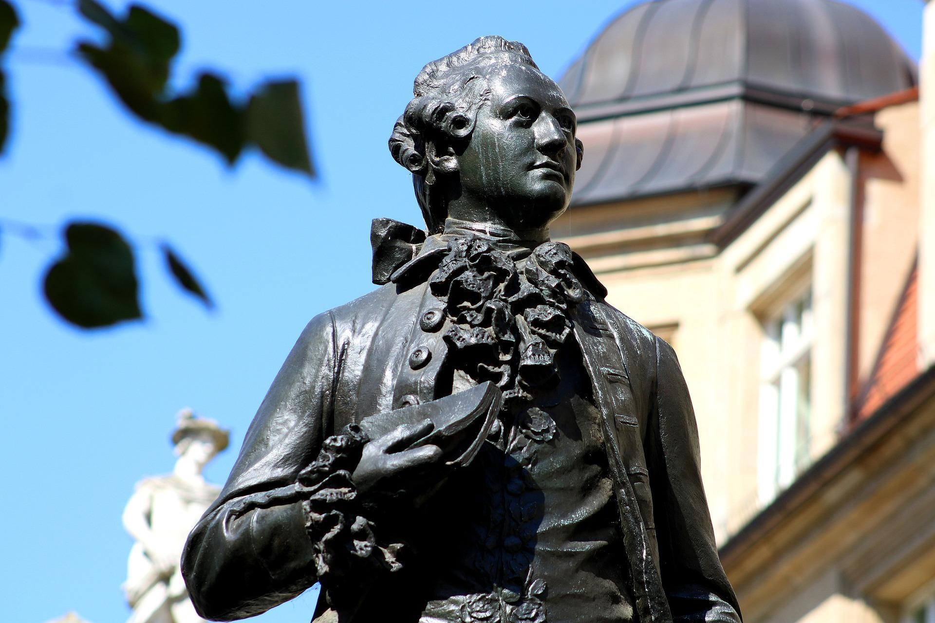 Uma estátua de Goethe, em Leipzig.
