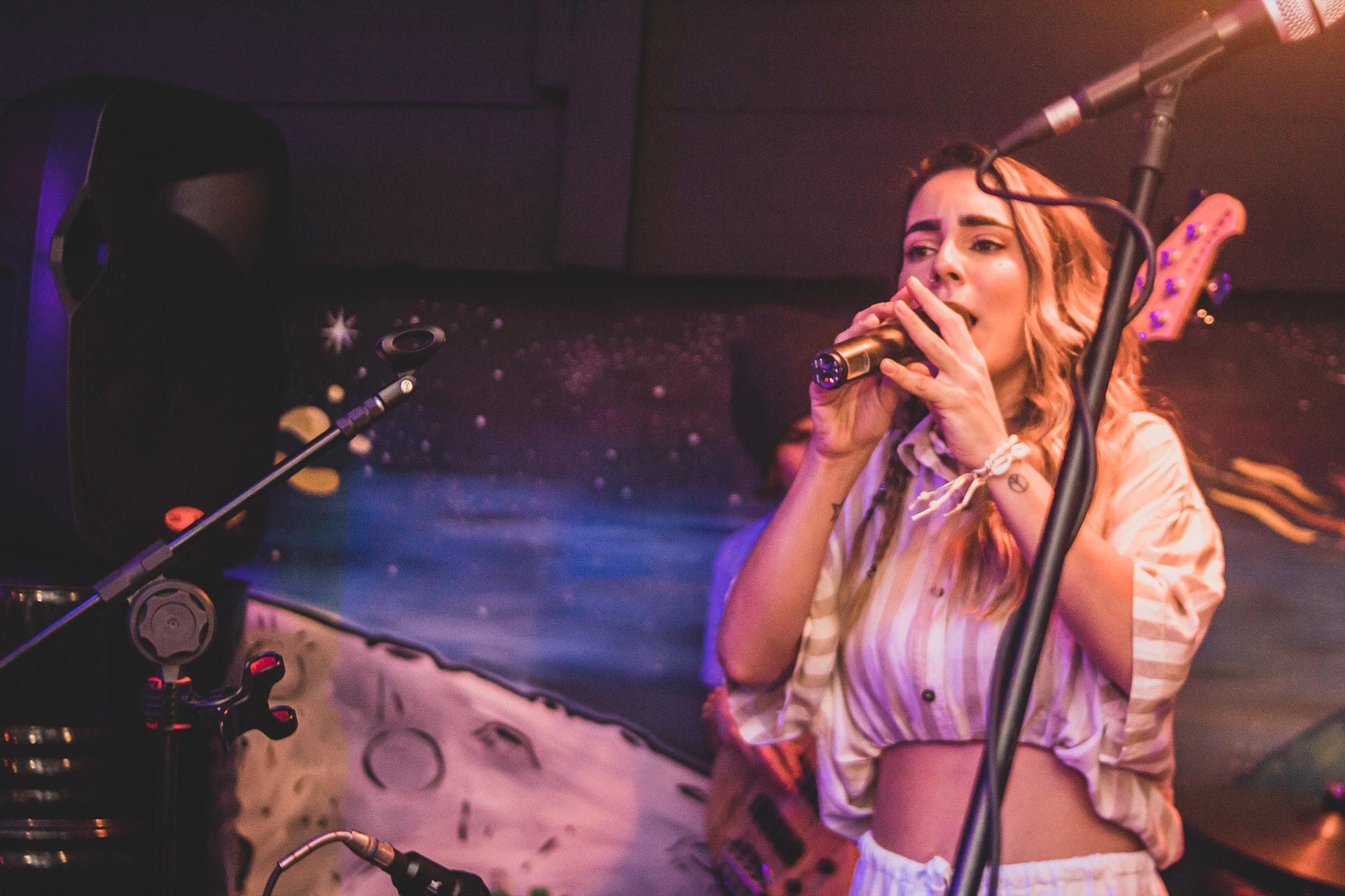 cantora em concerto