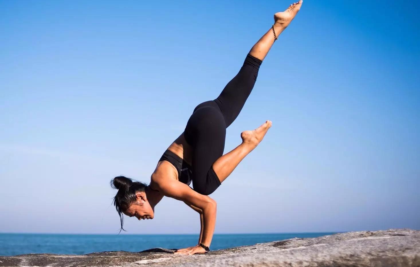 A concentração faz parte da prática de yoga