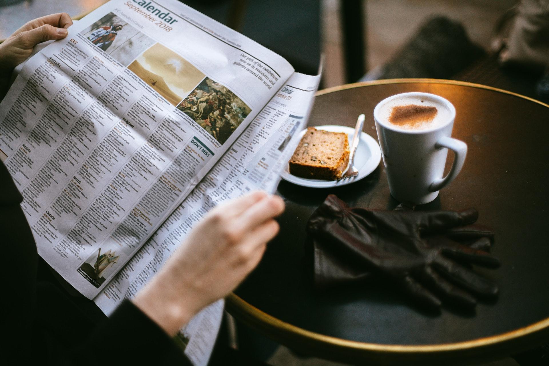 ler jornais e revistas na língua inglesa