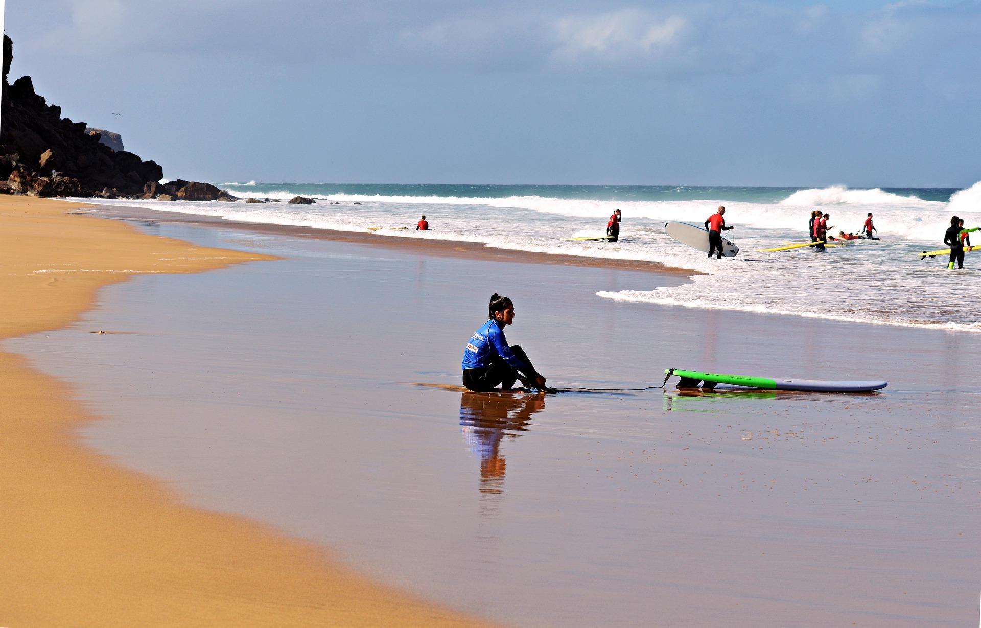 Existem dezenas de praias ótimas para fazer surf em Portugal