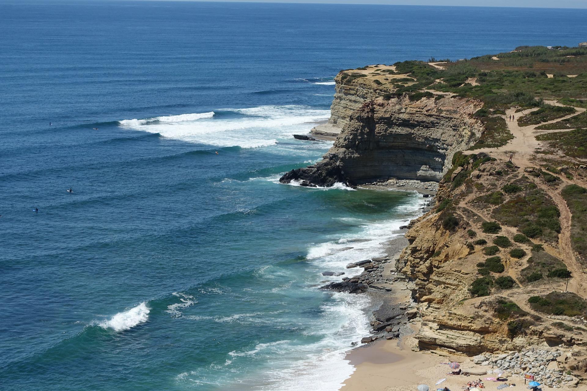 surfistas em ericeira