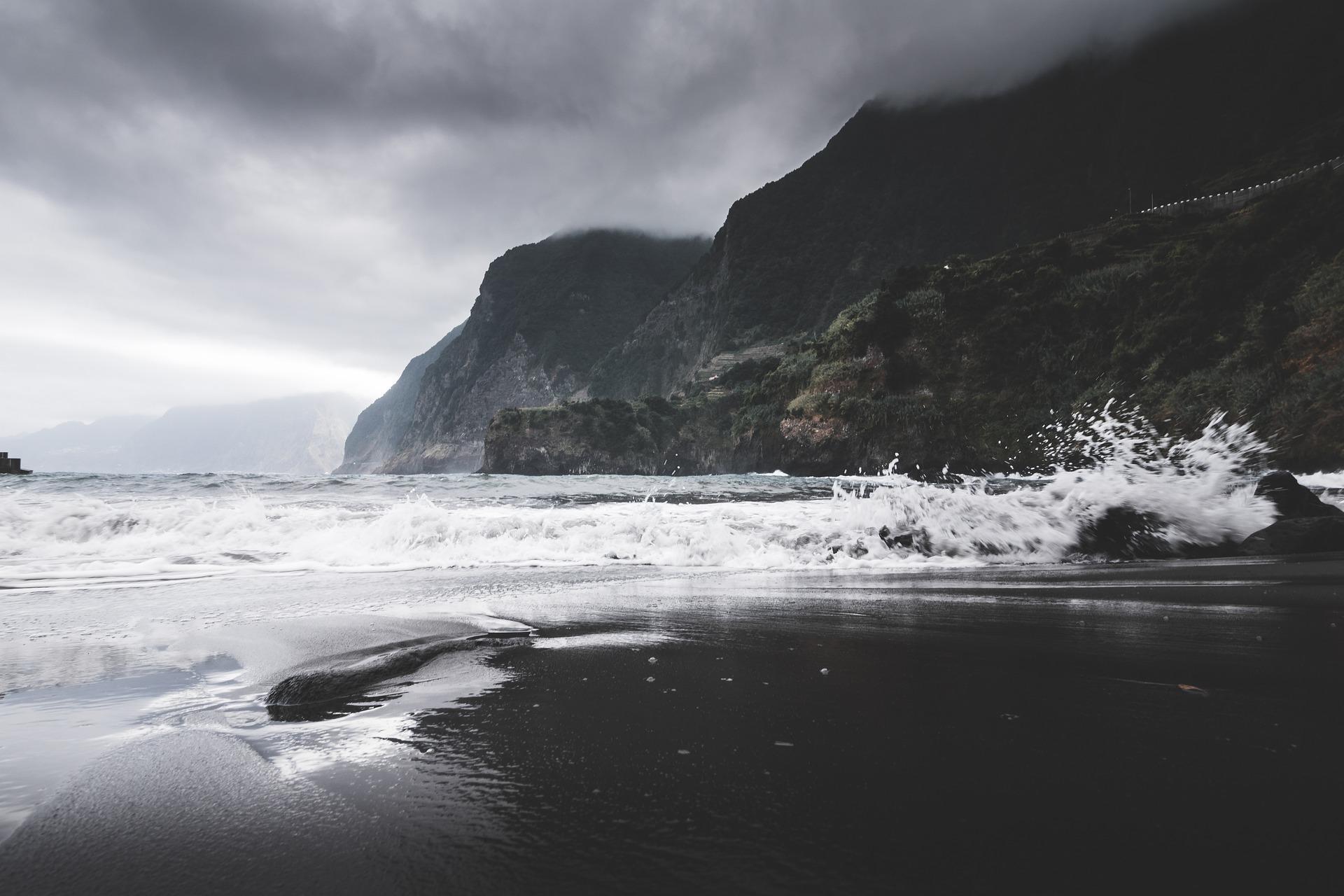 praia para surf no funchal