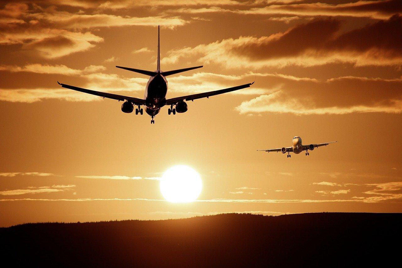 Explica a física de um avião