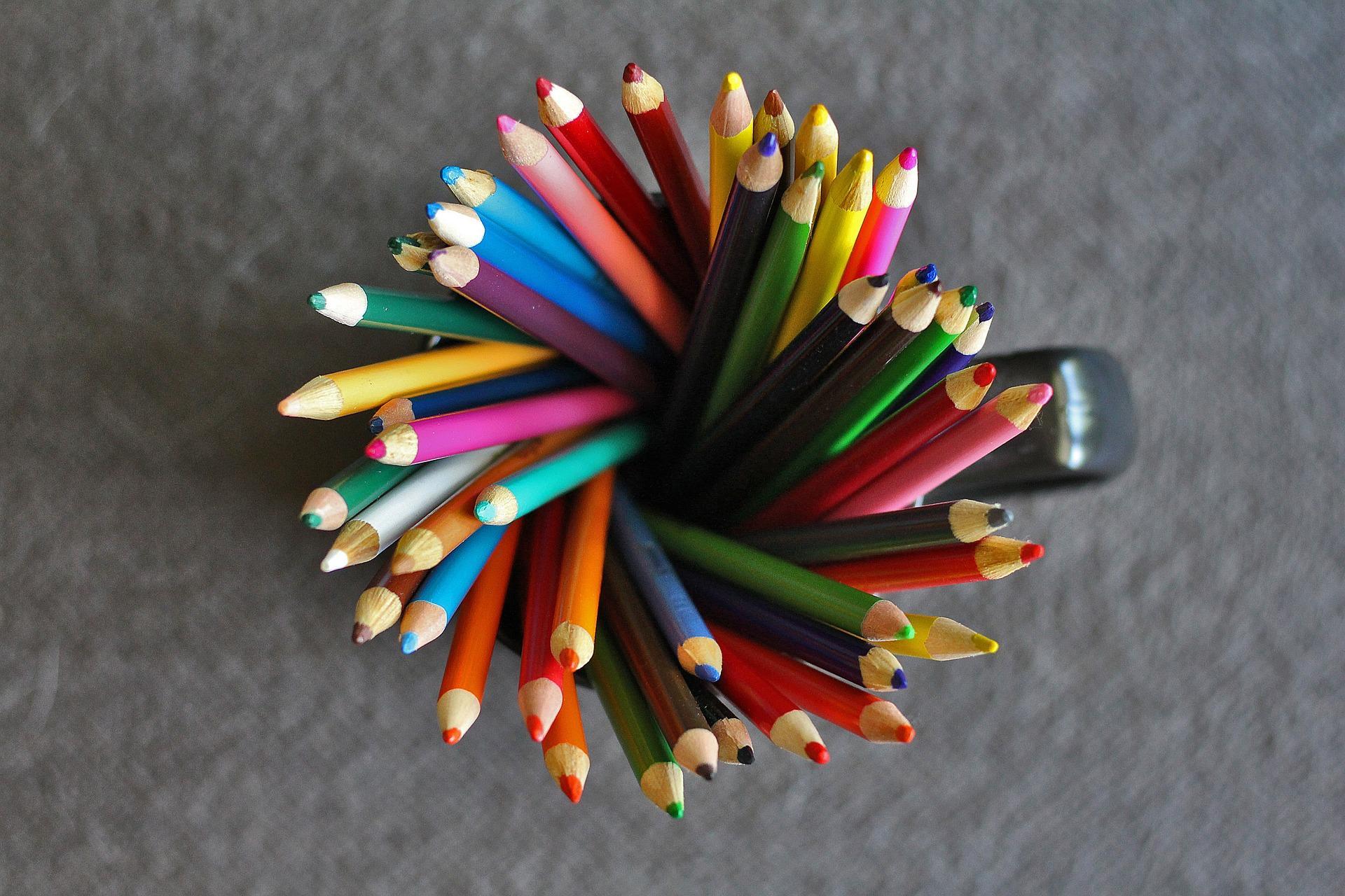 materiais de pintura coloridos