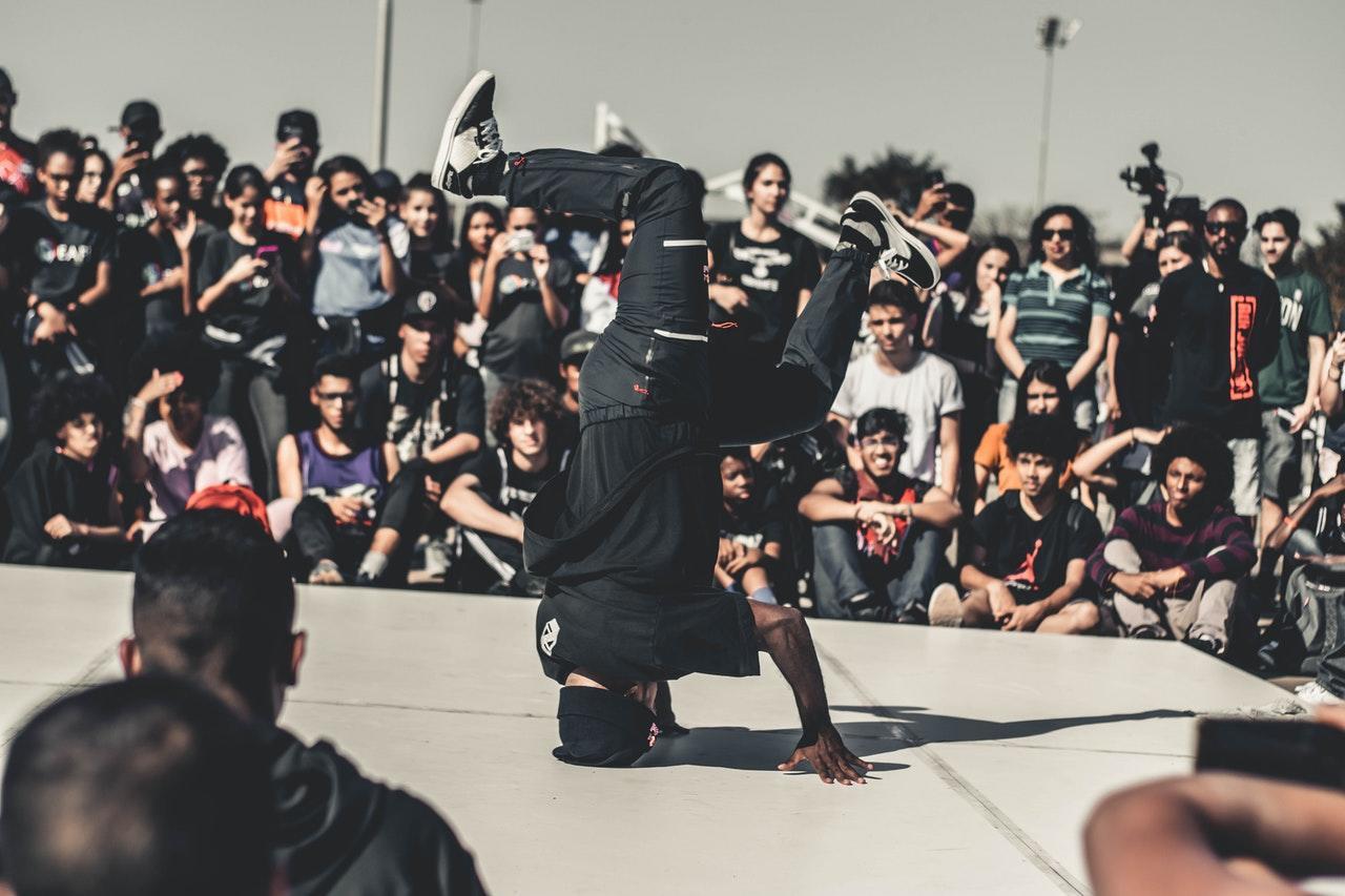O hip hop é um tipo de dança muito conhecido nos Estados Unidos