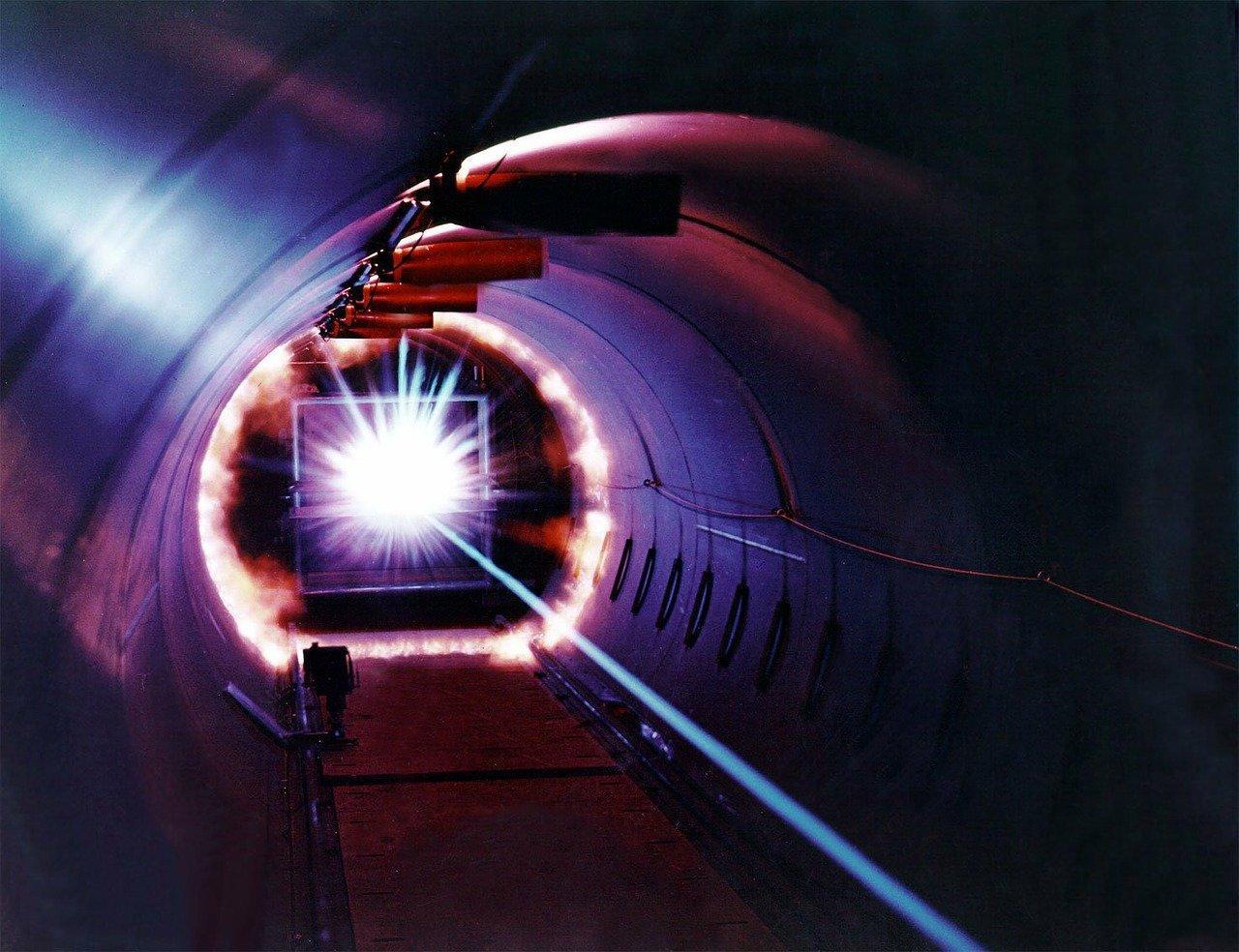 Estudar física permite que compreendamos as leis da fisica que se aplicam a nós diariamente