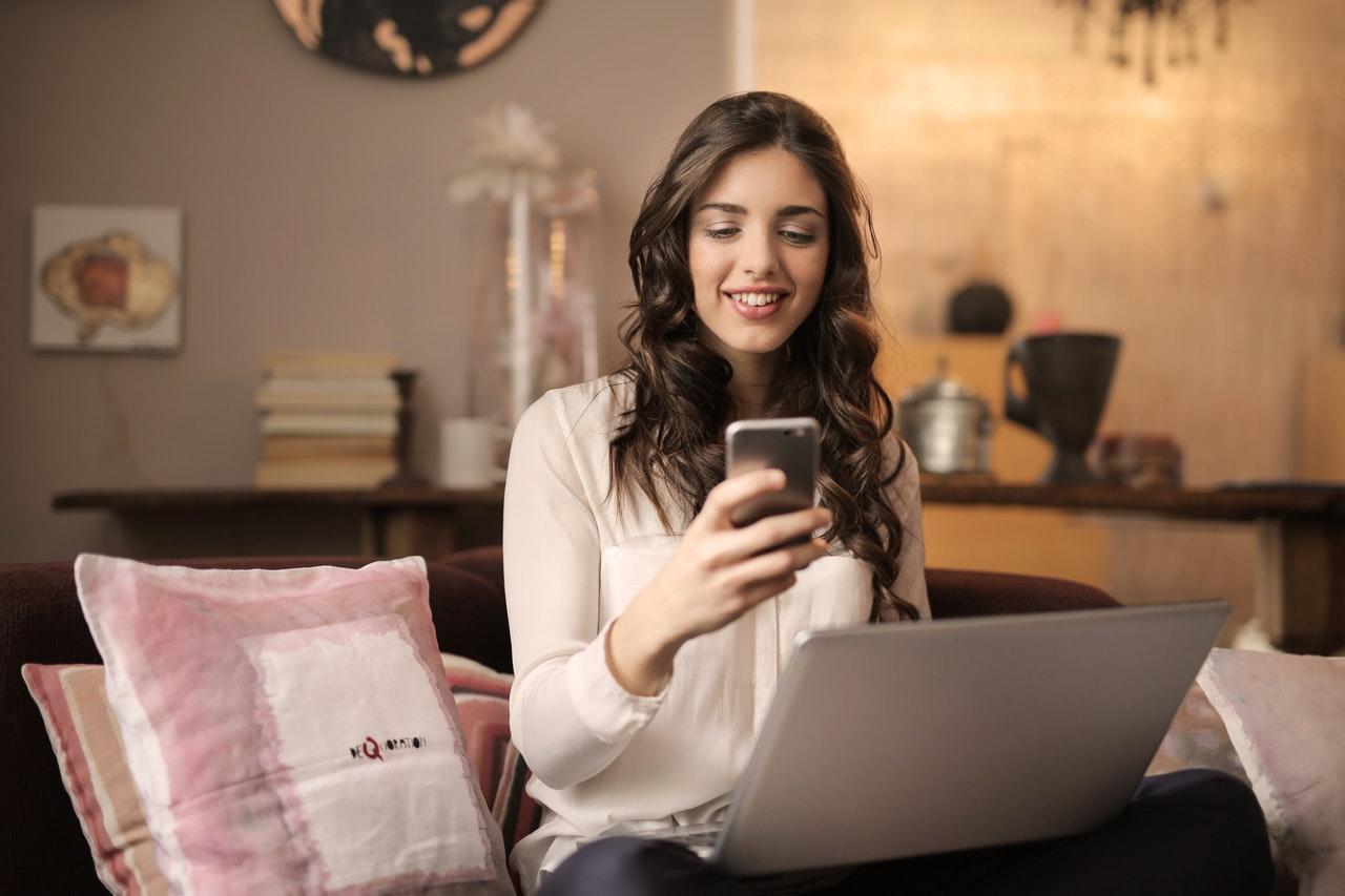 É possível encontrar cursos online gratuitos na internet