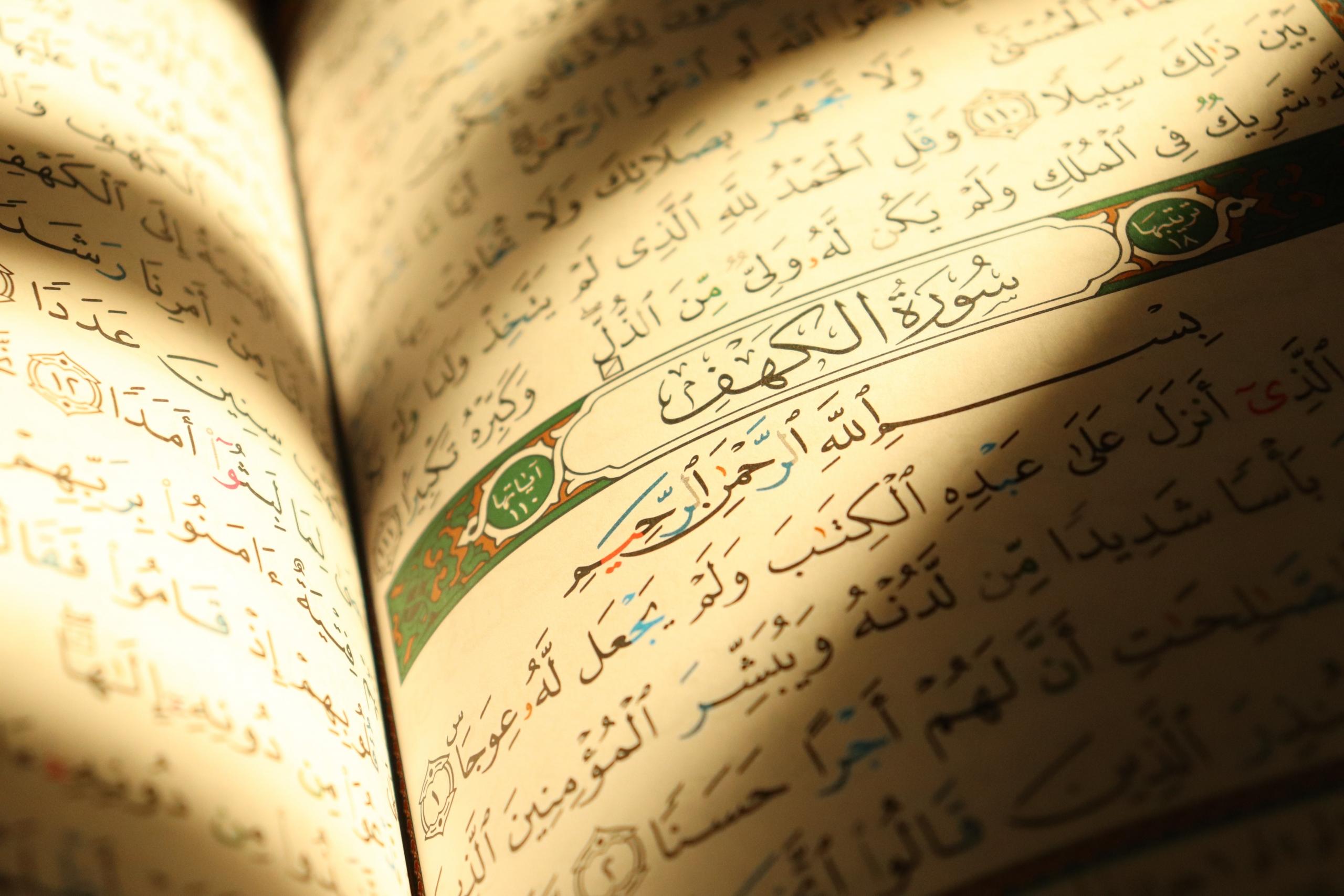 livro em arabe