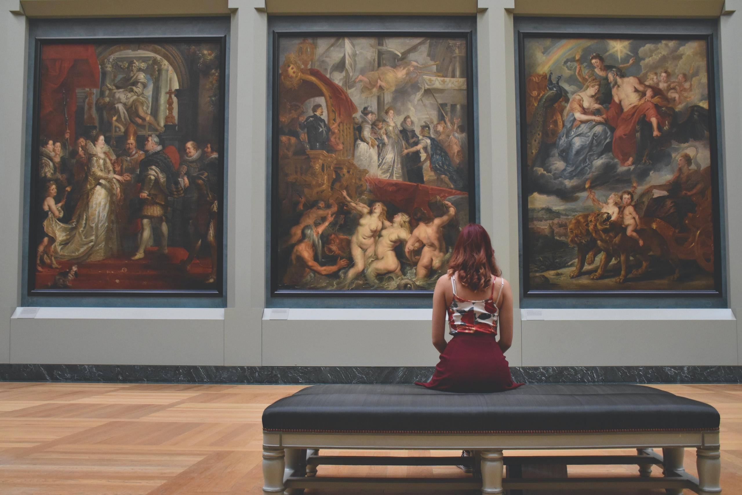 Pode aprender história da arte num museu.