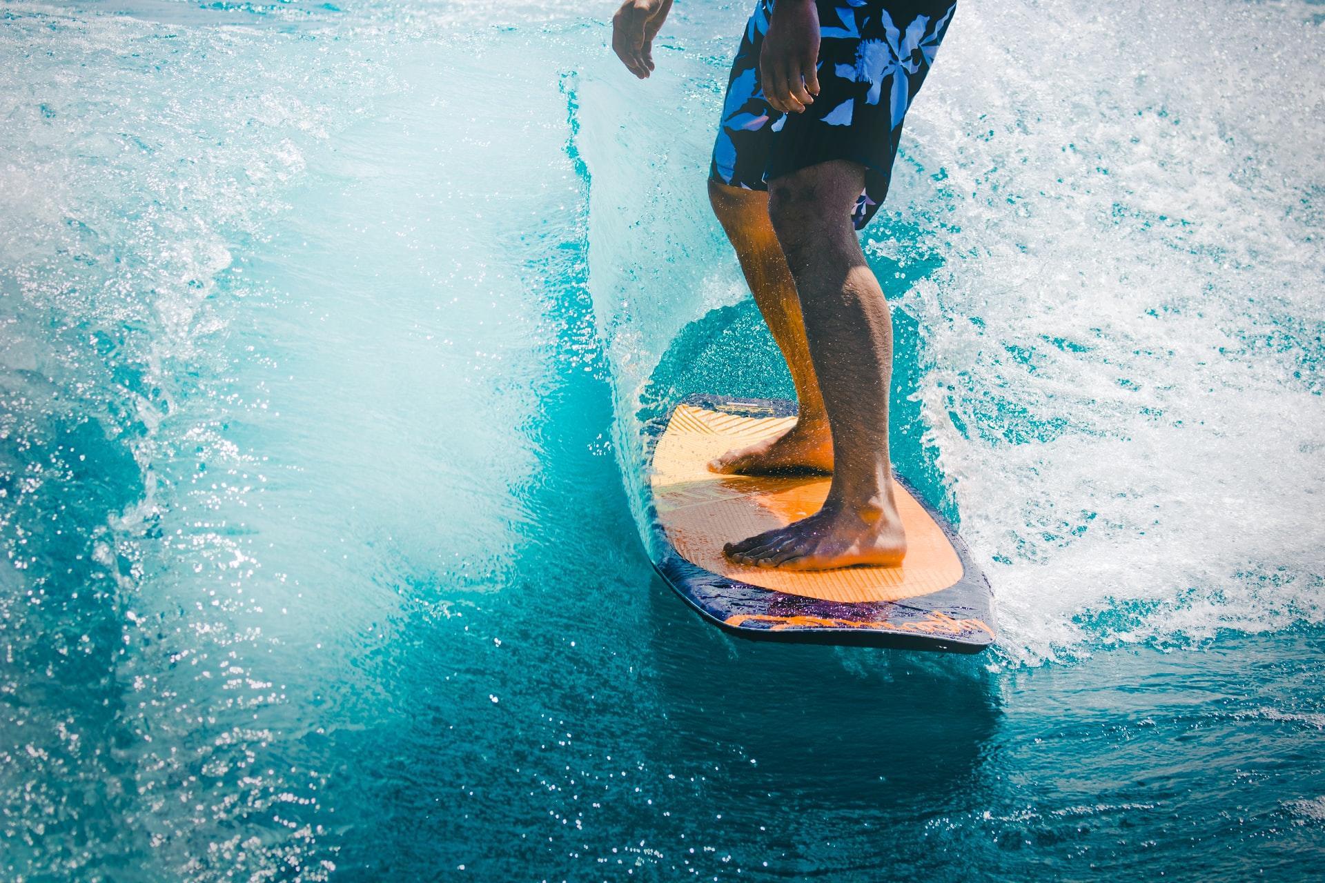 surfista de calcoes