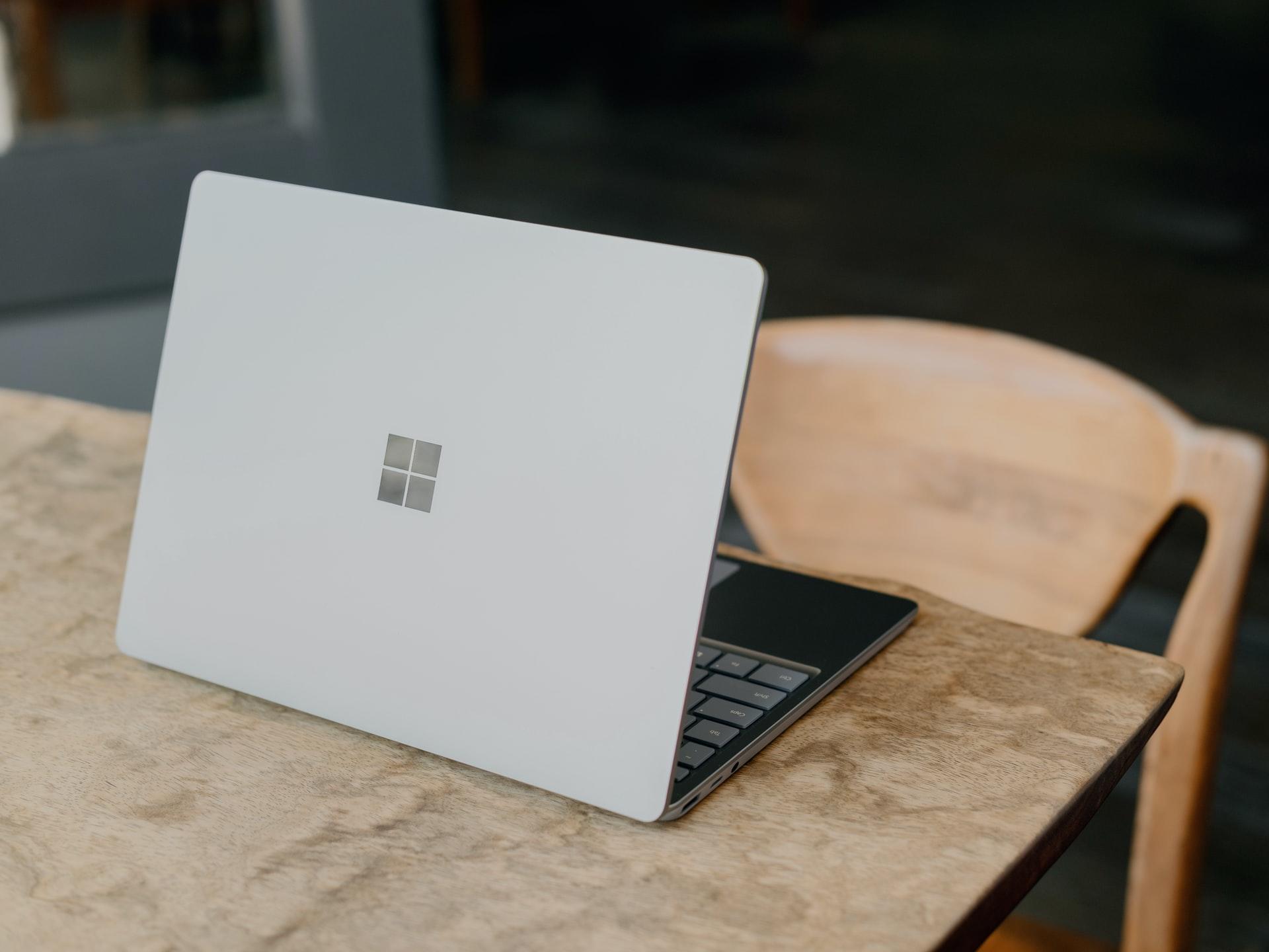 aulas online, é importante que tenha um computador para comunicar