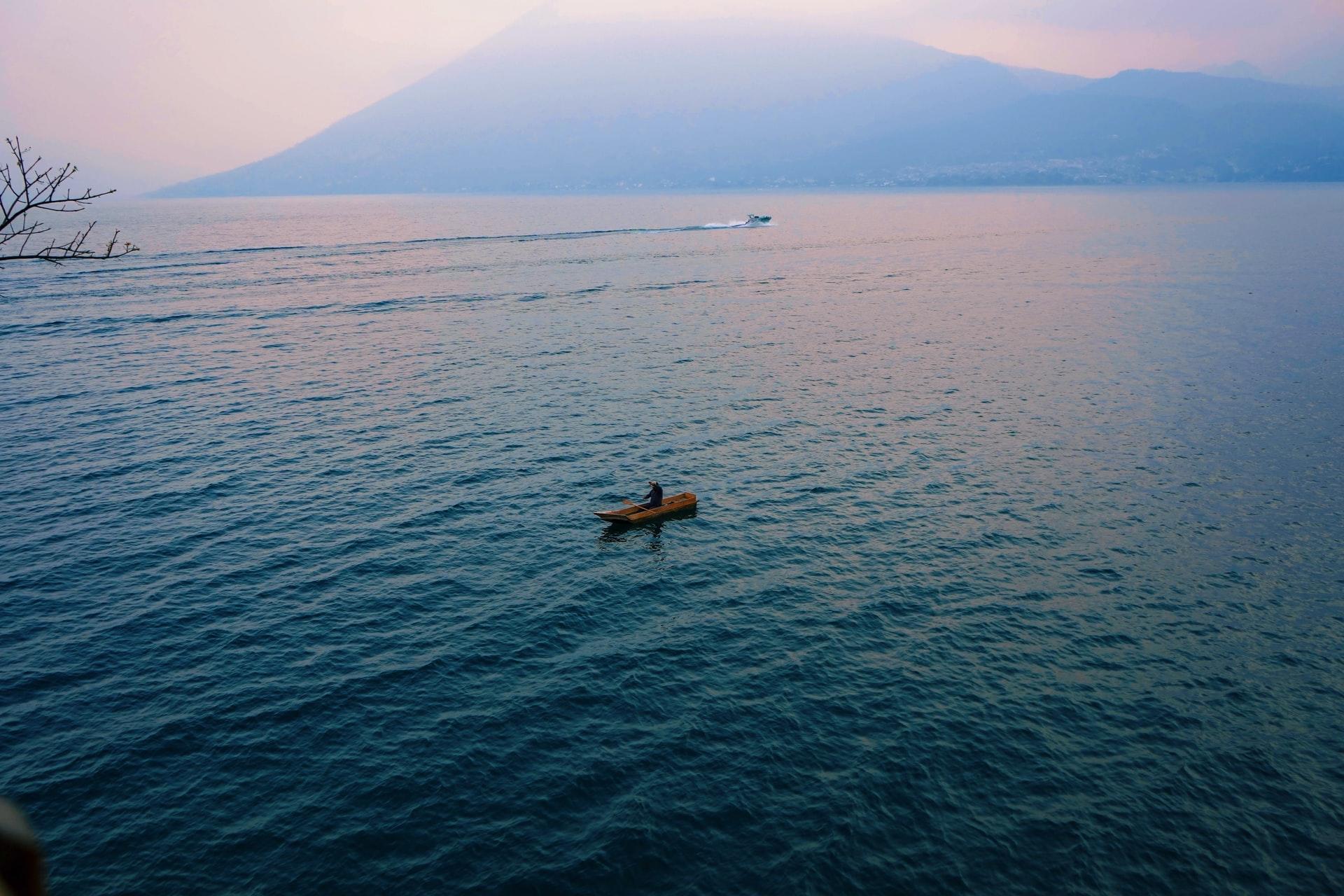 montanha junto ao mar