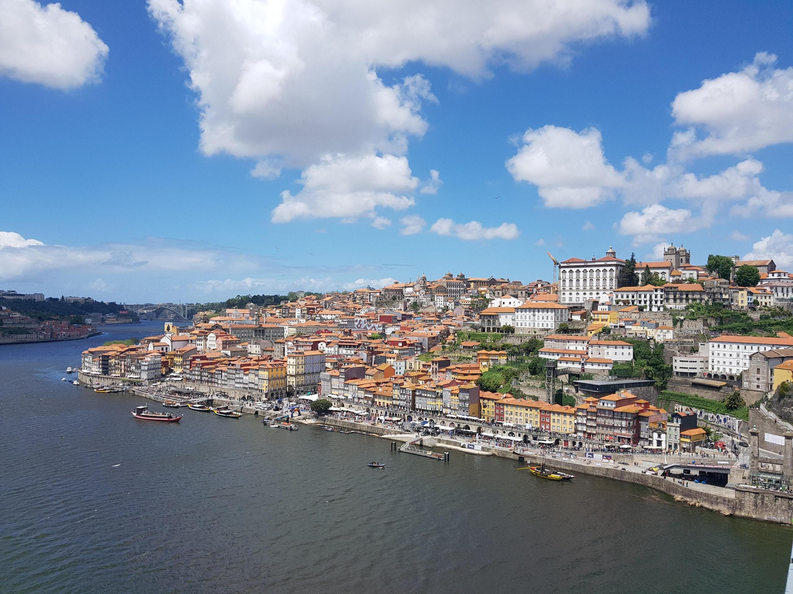 O português de portugal na cidade do Porto é muito autêntico.