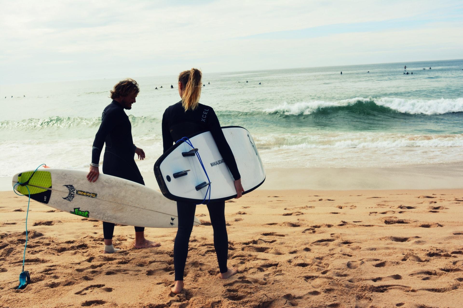 professor de surf perfeito para iniciar a sua aprendizagem