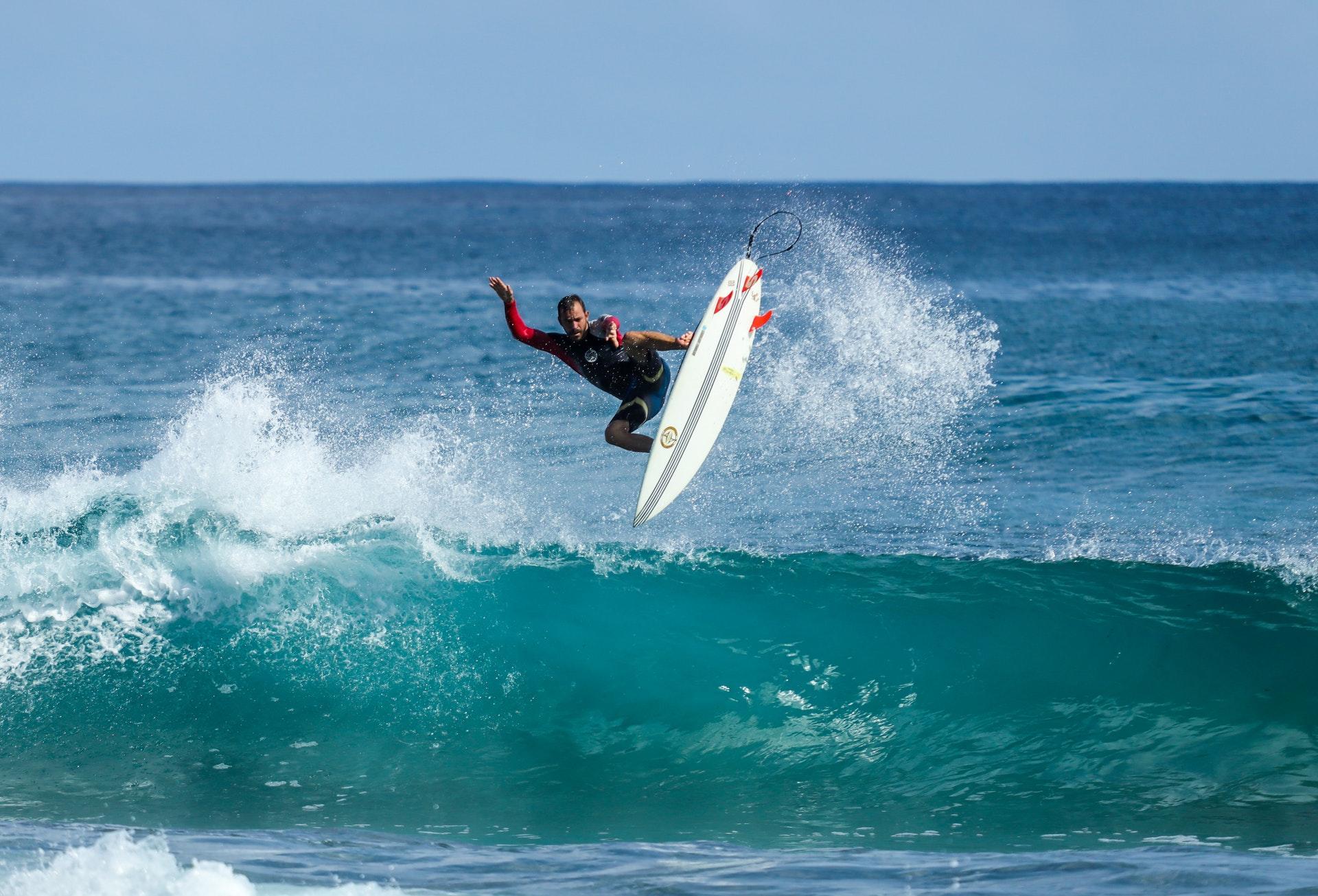 praticantes de surf são normalmente pessoas mais felizes
