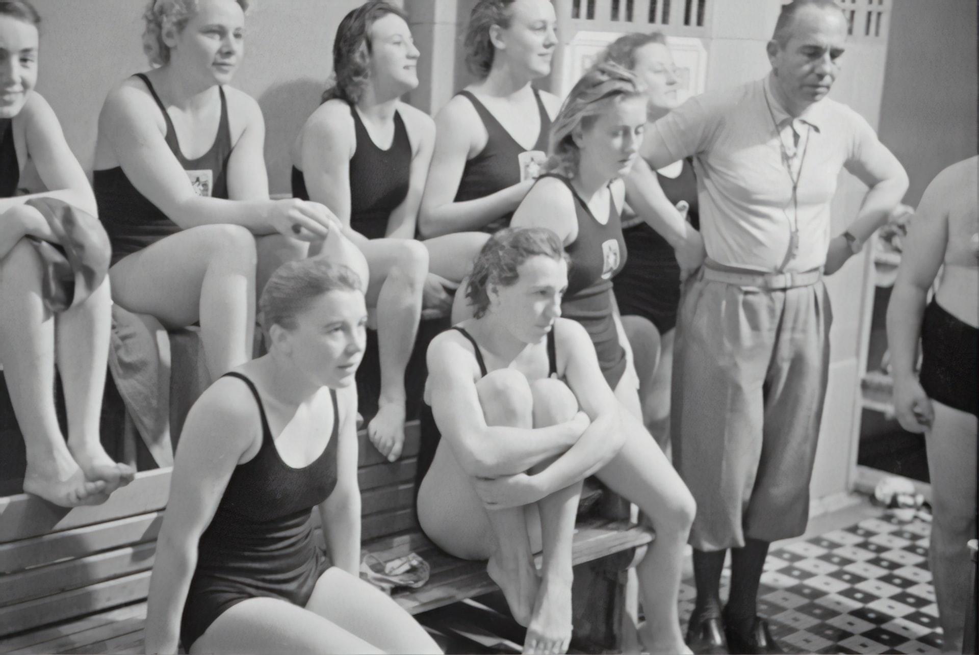 A história da natação é antiga e há alunos há centenas de anos