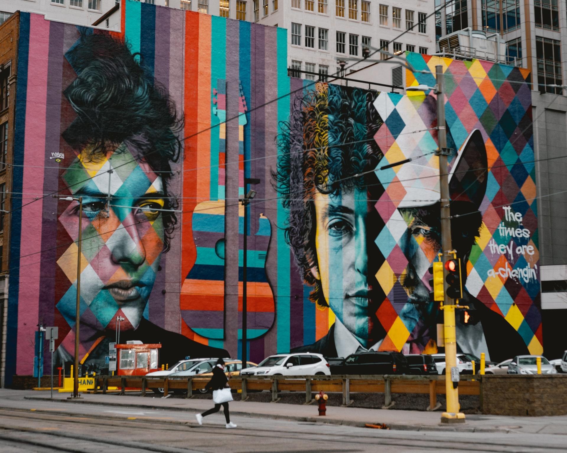 Bob Dylan domina por completo o piano.
