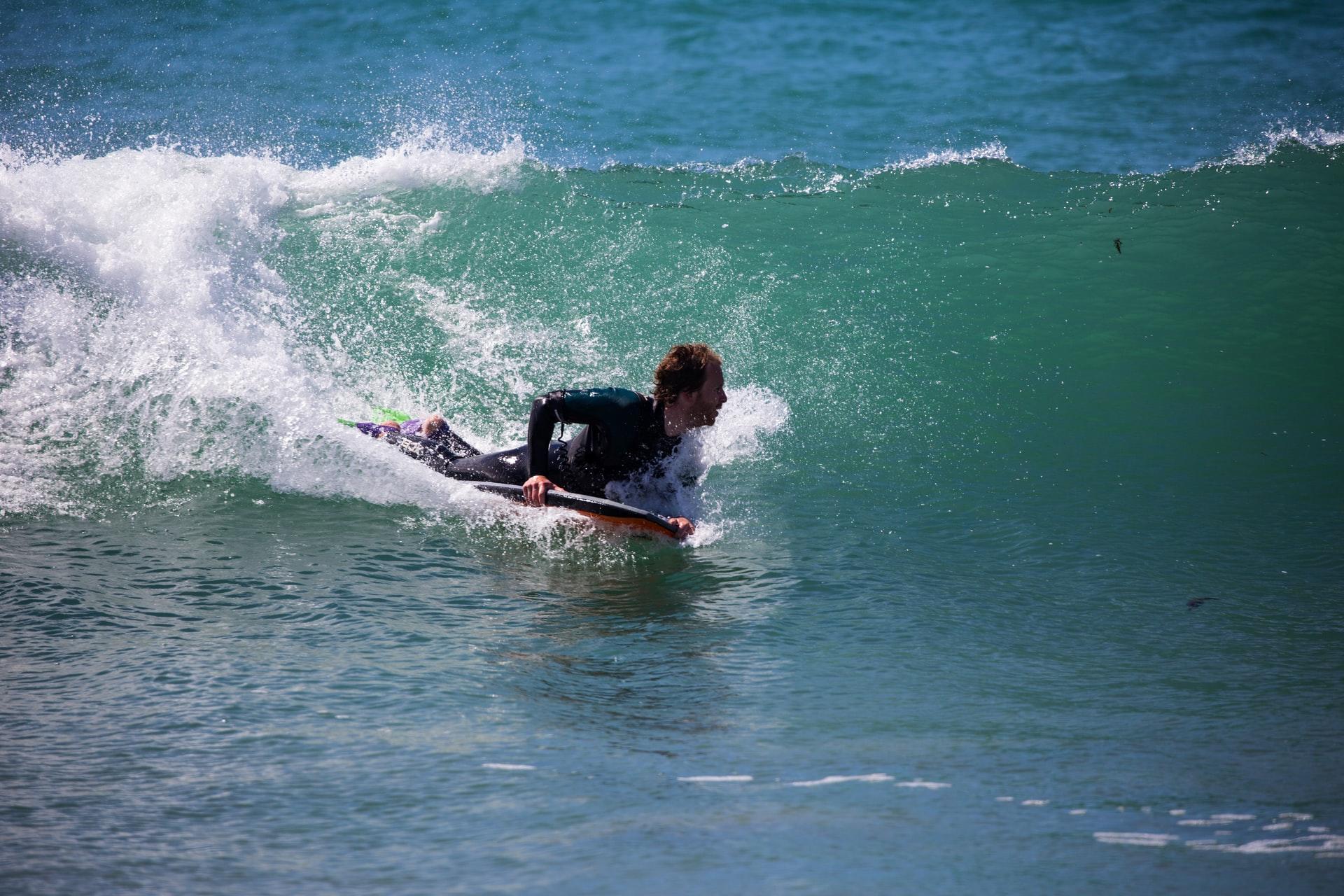 praia ideal para praticar boadboard