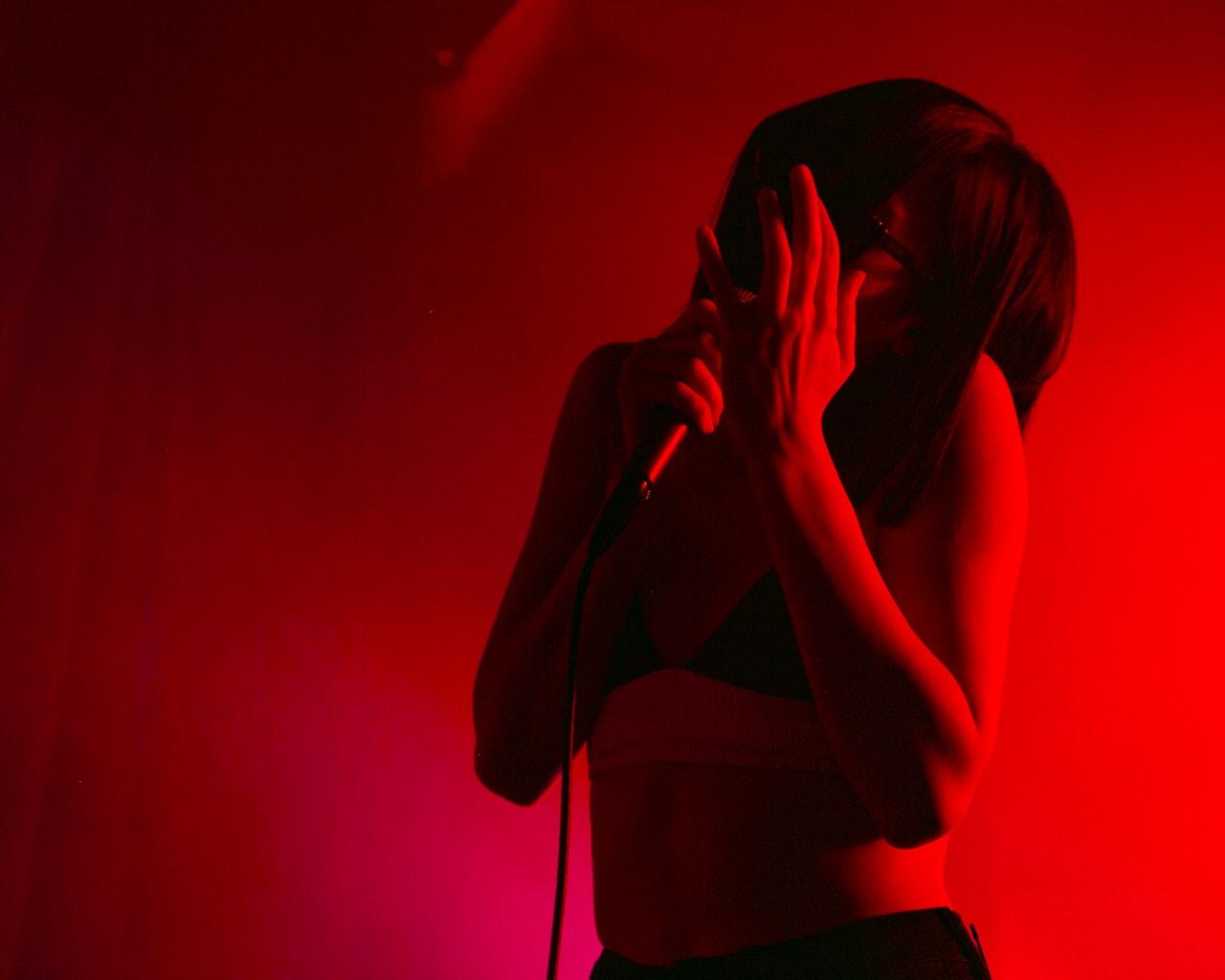 cantora fundo neon