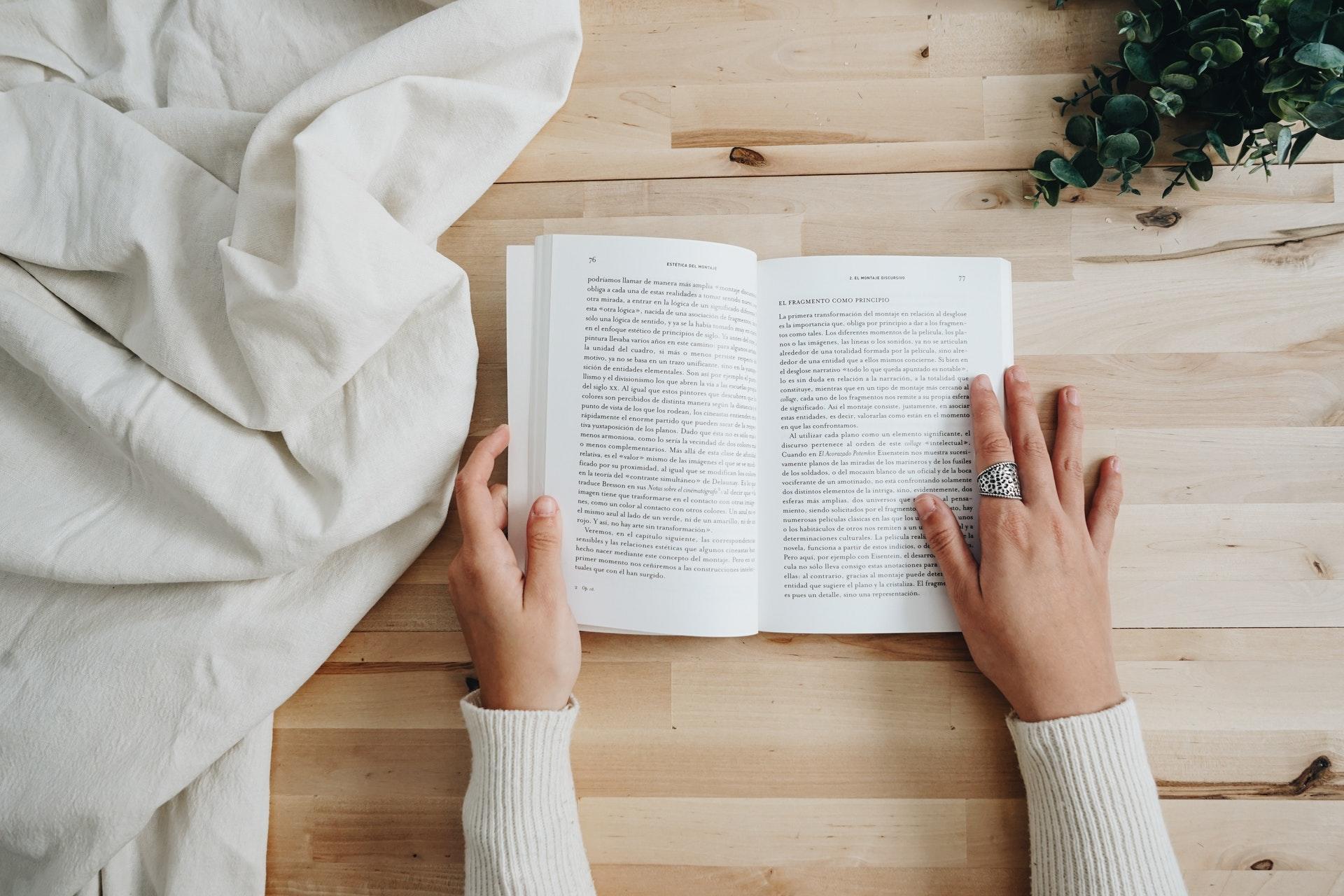 O contato com livros é uma excelente maneira de descobrir mais
