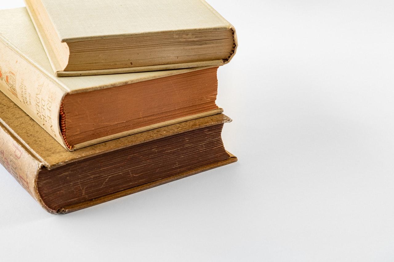 lateral de varios livros