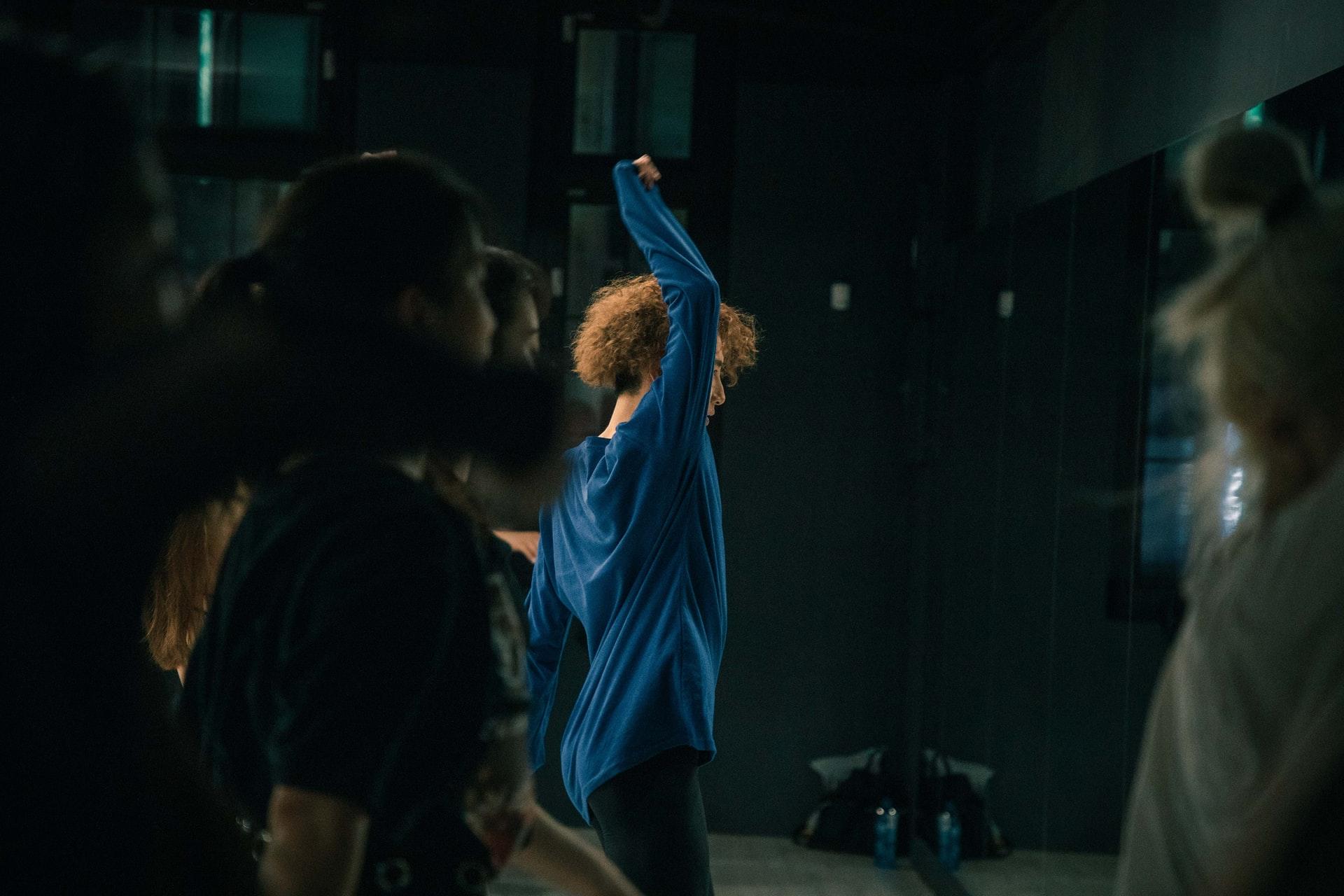 aluno numa aula de dança