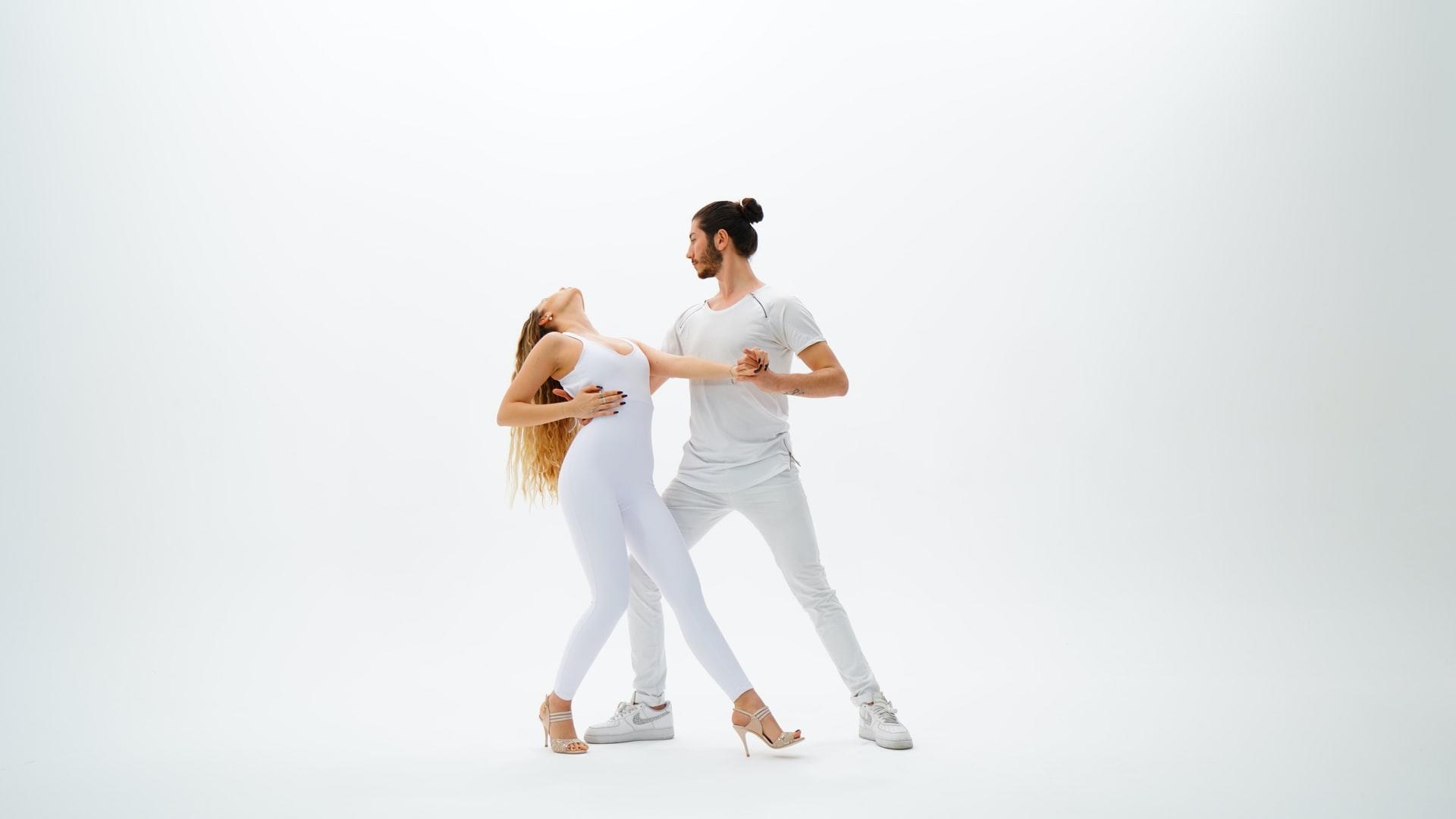 casal a dancar
