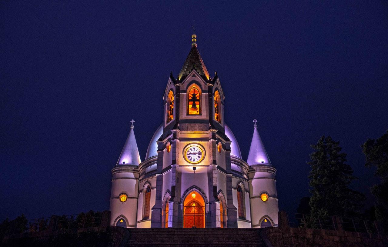 catedral iluminada