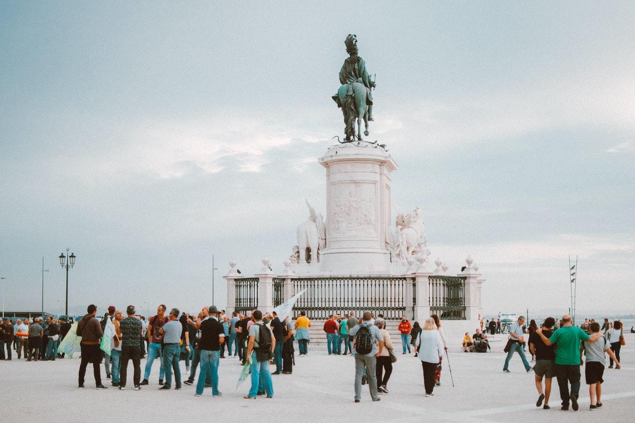 praca e estatua