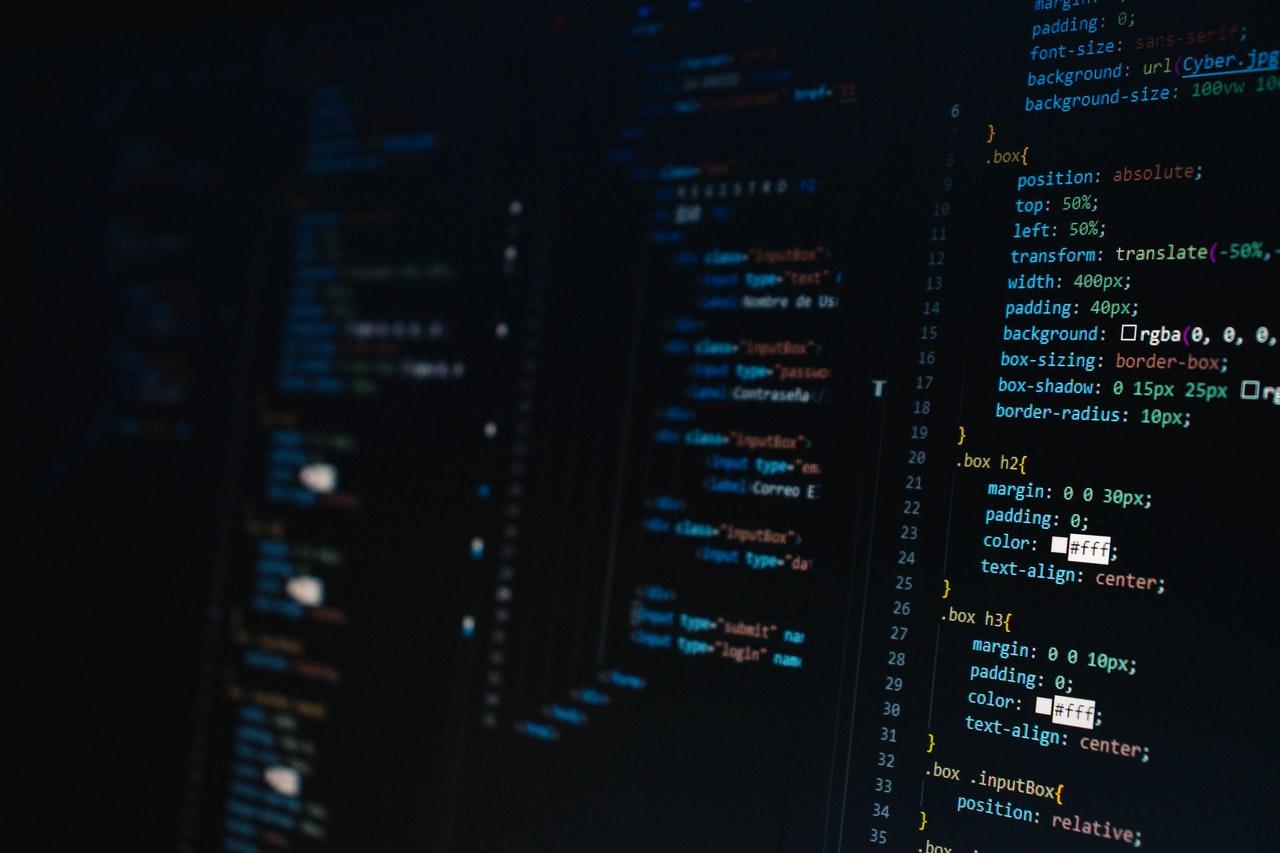 computador com codigo