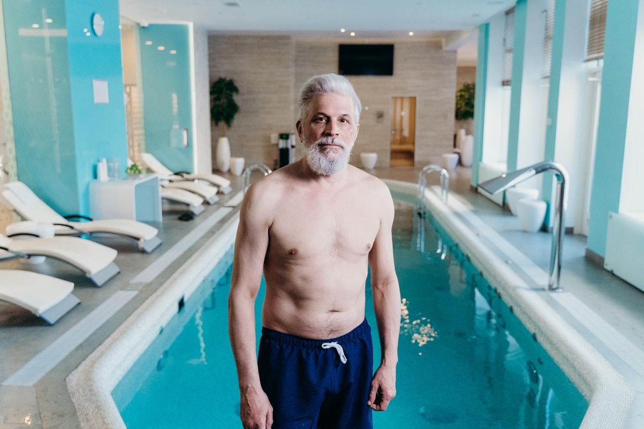homem de calcoes