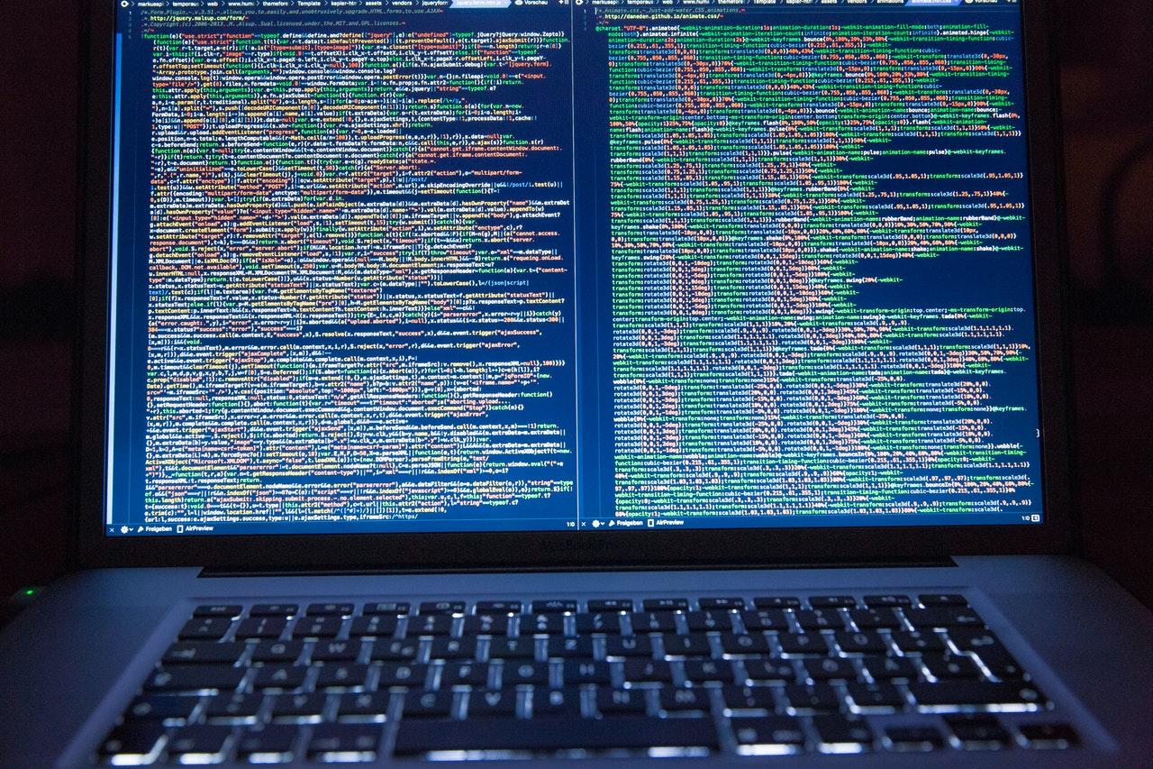 linhas de codigo num ecra