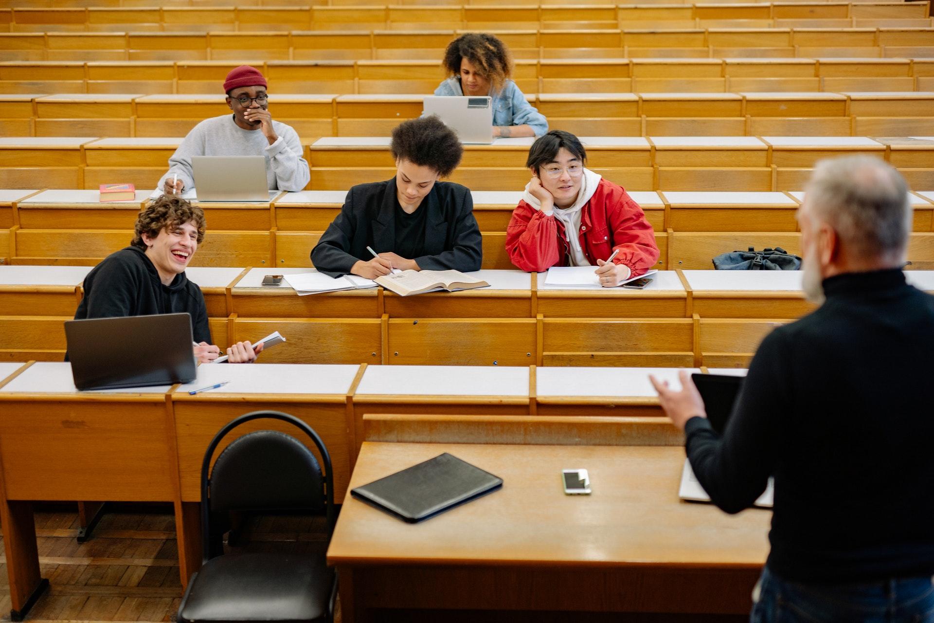 Se deseja aprender japonês e ter uma licenciatura